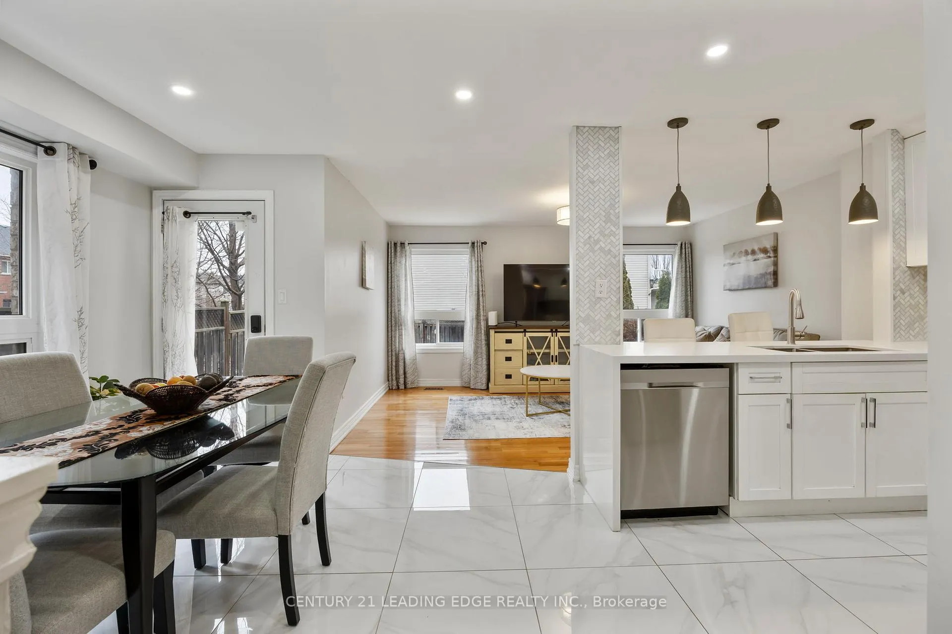 Photo 13 of 36 Rampart Crescent, Whitby, Williamsburg — HOMEH