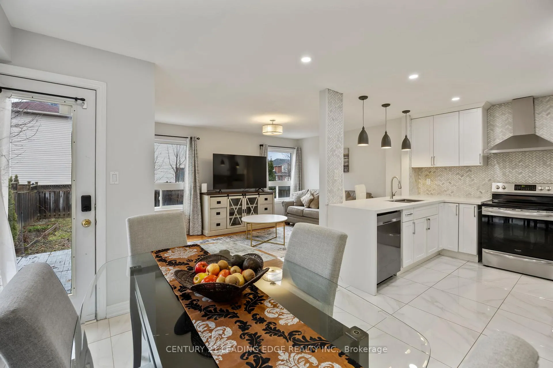 Photo 18 of 36 Rampart Crescent, Whitby, Williamsburg — HOMEH