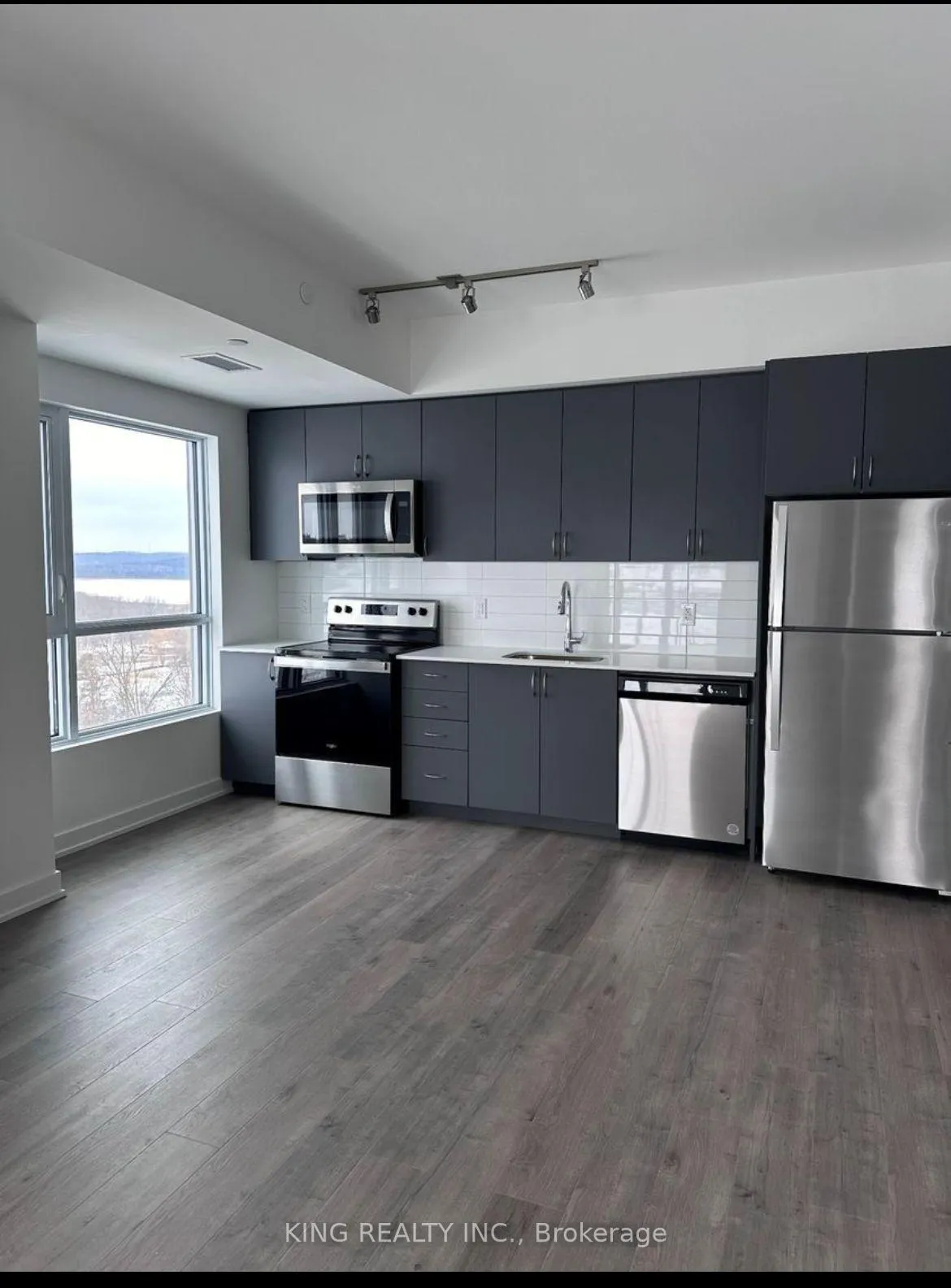 Photo 4 of Unit 701, 56 Lakeside Terrace, Barrie, Little Lake — HOMEH