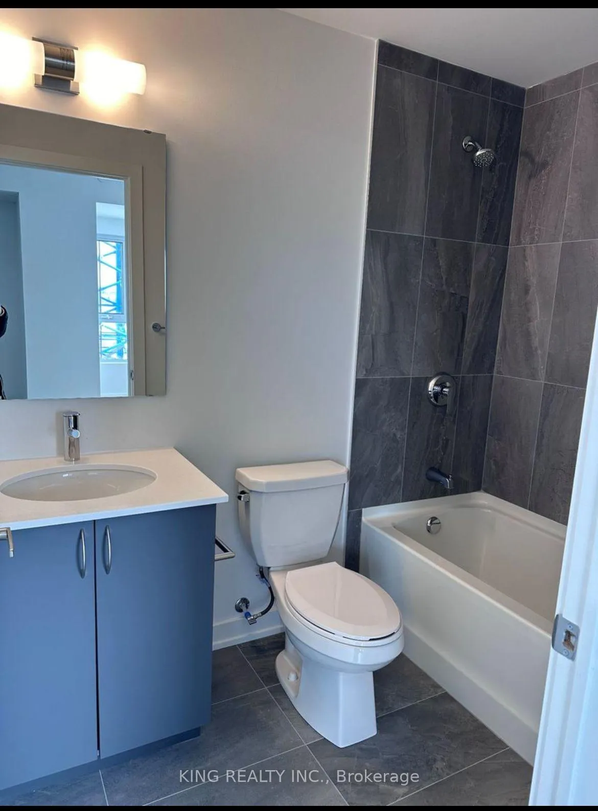 Photo 11 of Unit 701, 56 Lakeside Terrace, Barrie, Little Lake — HOMEH