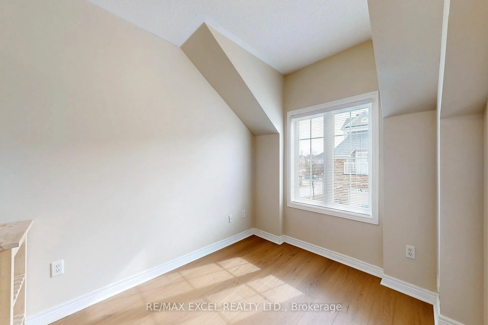Photo 13 of 21 Peony Street, Markham, Cornell — HOMEH