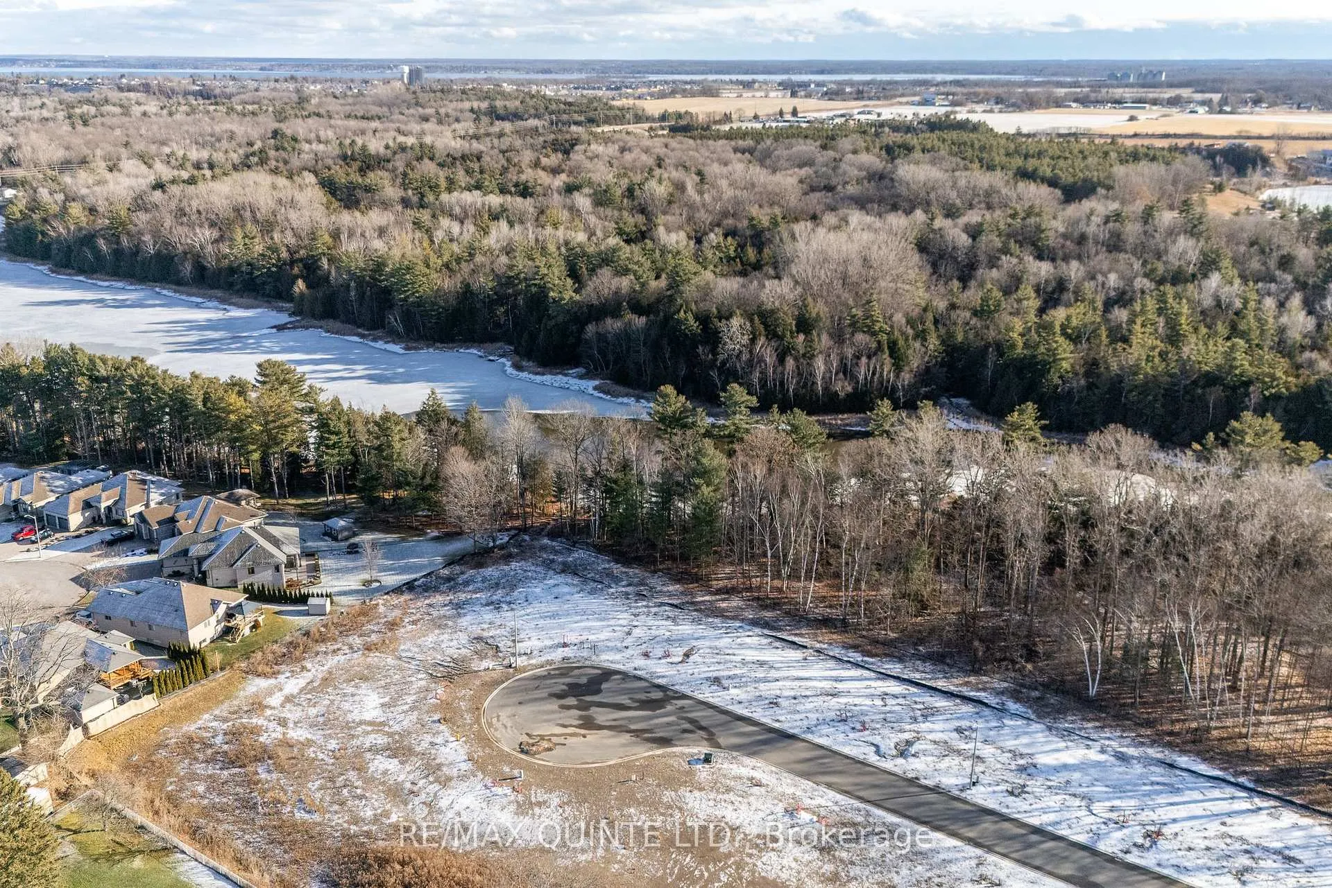 Photo 10 of 36 Exeter Court, Quinte West, Murray Ward — HOMEH