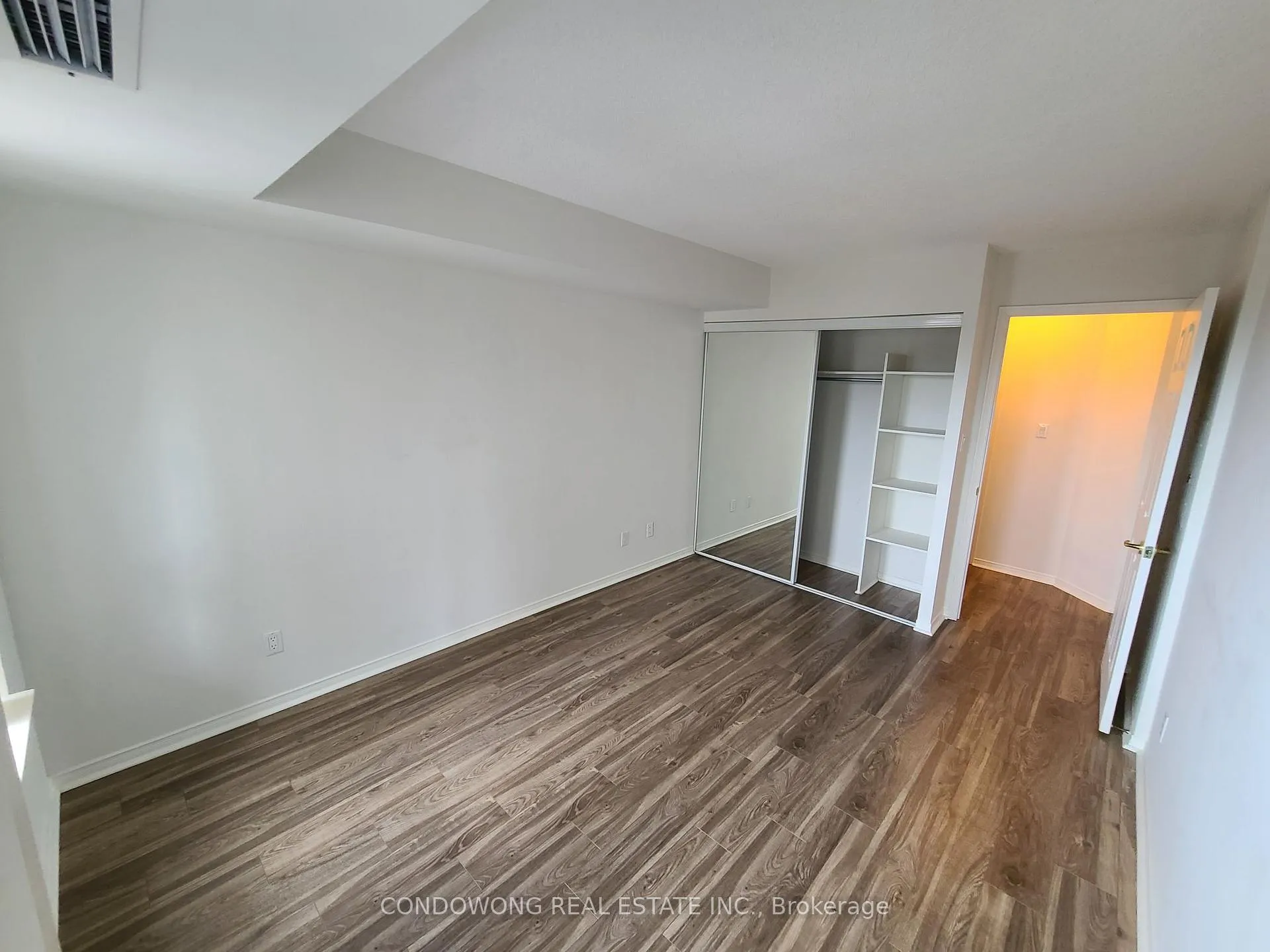Photo 5 of Unit 909, 38 Avoca Avenue, Toronto, Rosedale-Moore Park — HOMEH