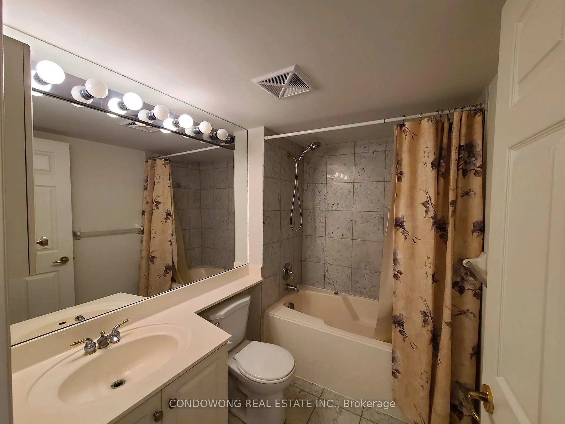 Photo 6 of Unit 909, 38 Avoca Avenue, Toronto, Rosedale-Moore Park — HOMEH
