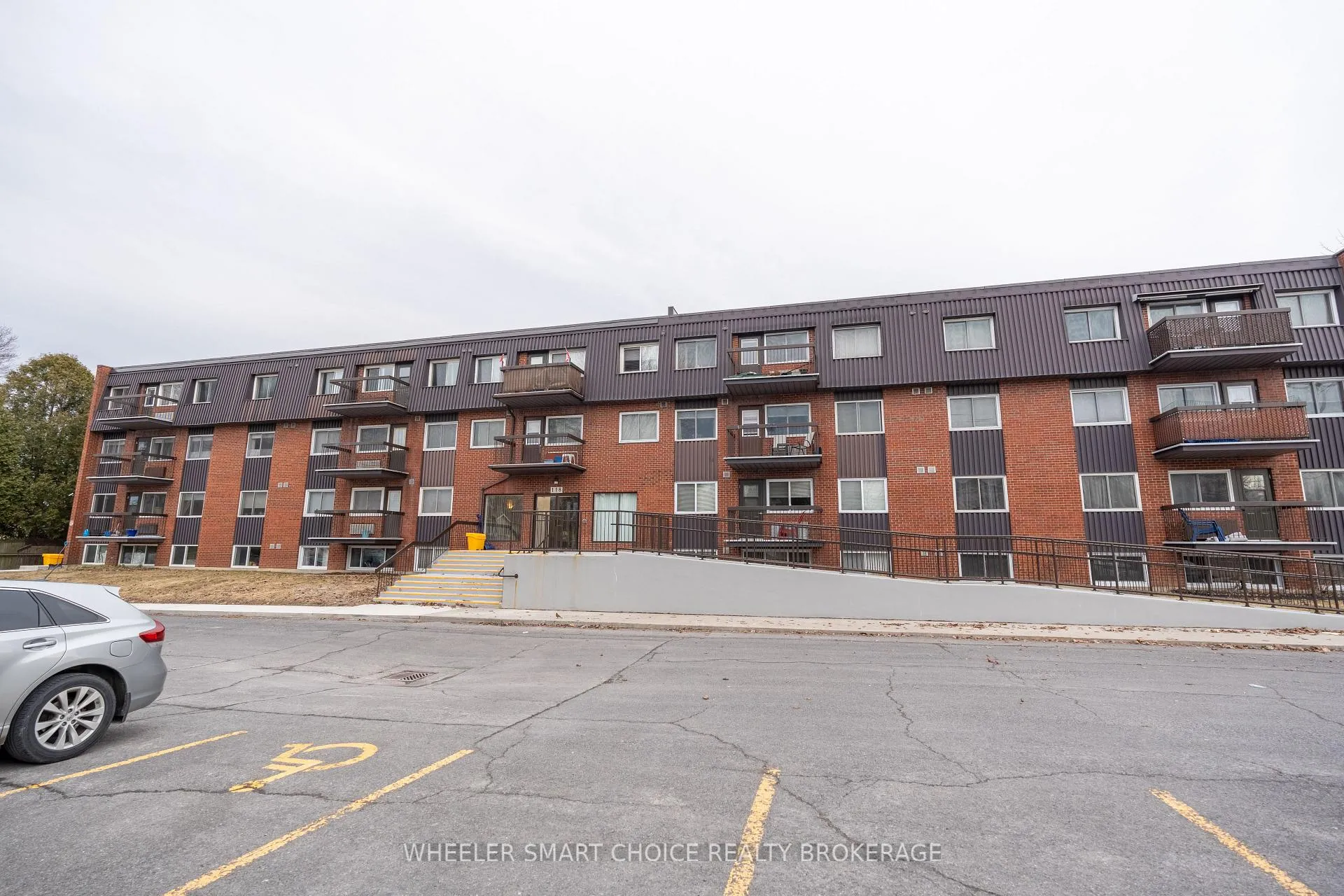 Photo 2 of Unit 405, 118 Fourth Street E, Cornwall — HOMEH