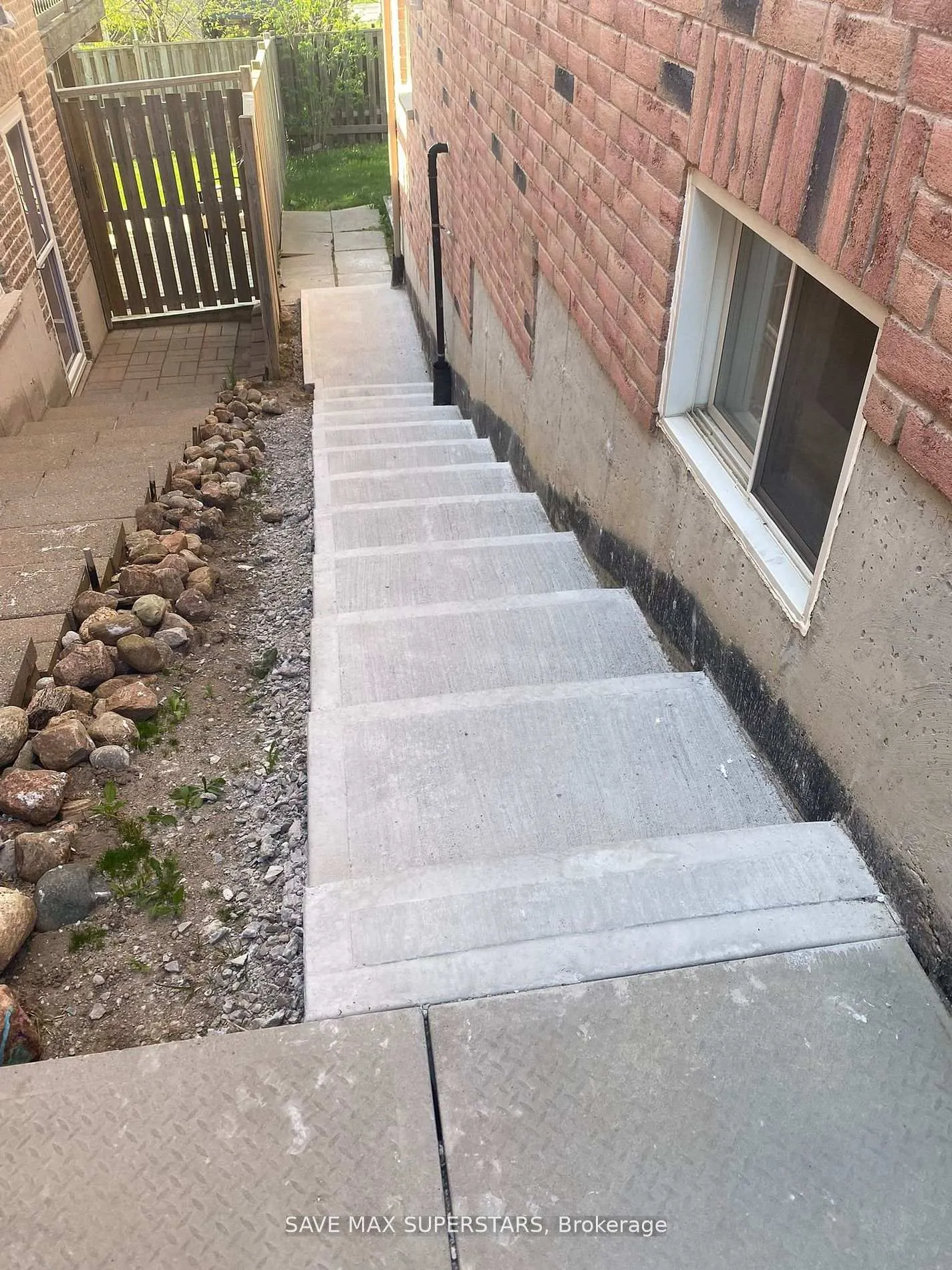 Photo 7 of Unit Lower, 8 Black Ash Trail, Barrie, Ardagh — HOMEH