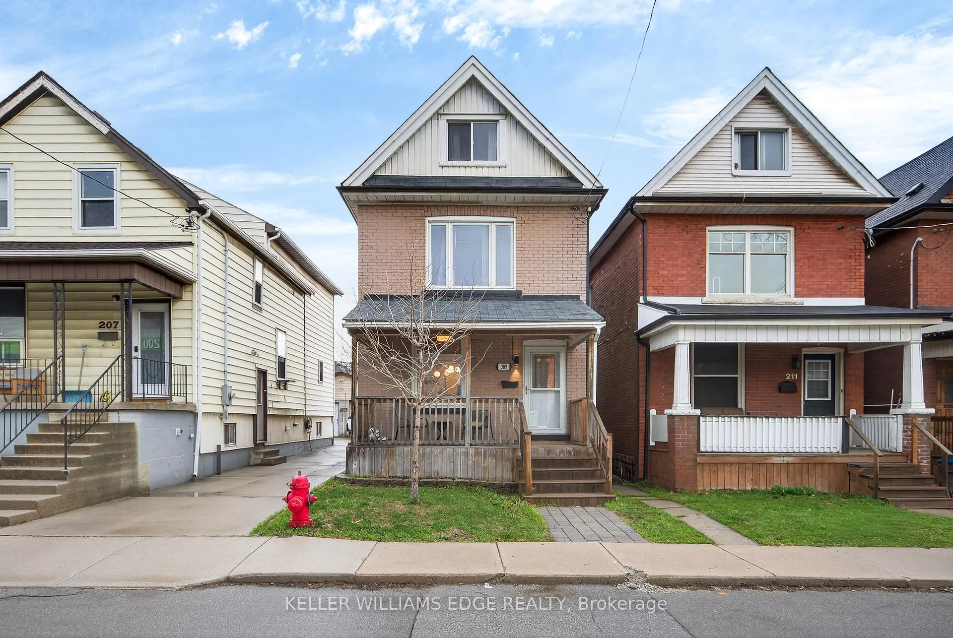 Front of 209 Glendale Avenue N