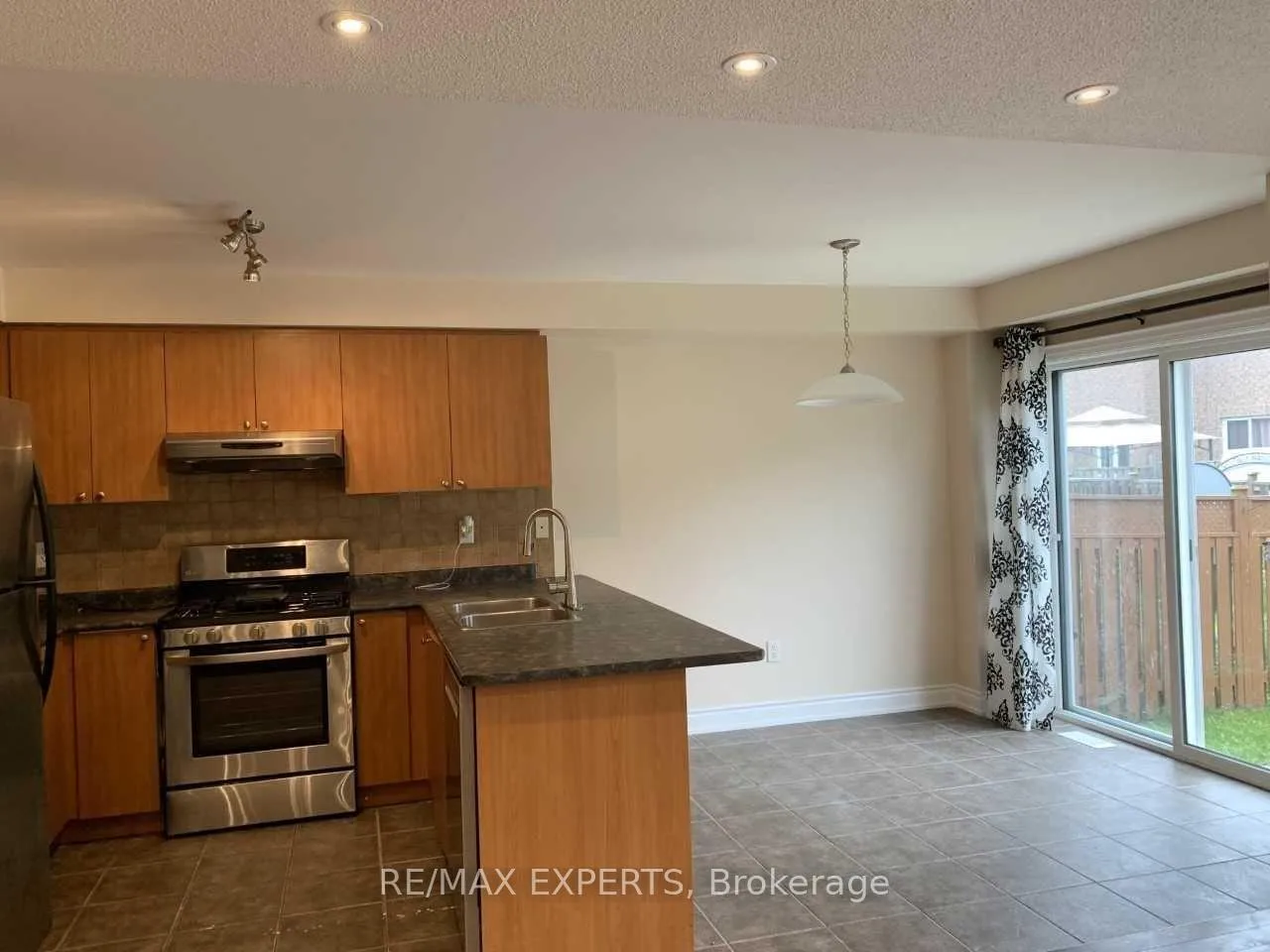 Photo 6 of 1209 Lamont Crescent, Milton, Clarke — HOMEH