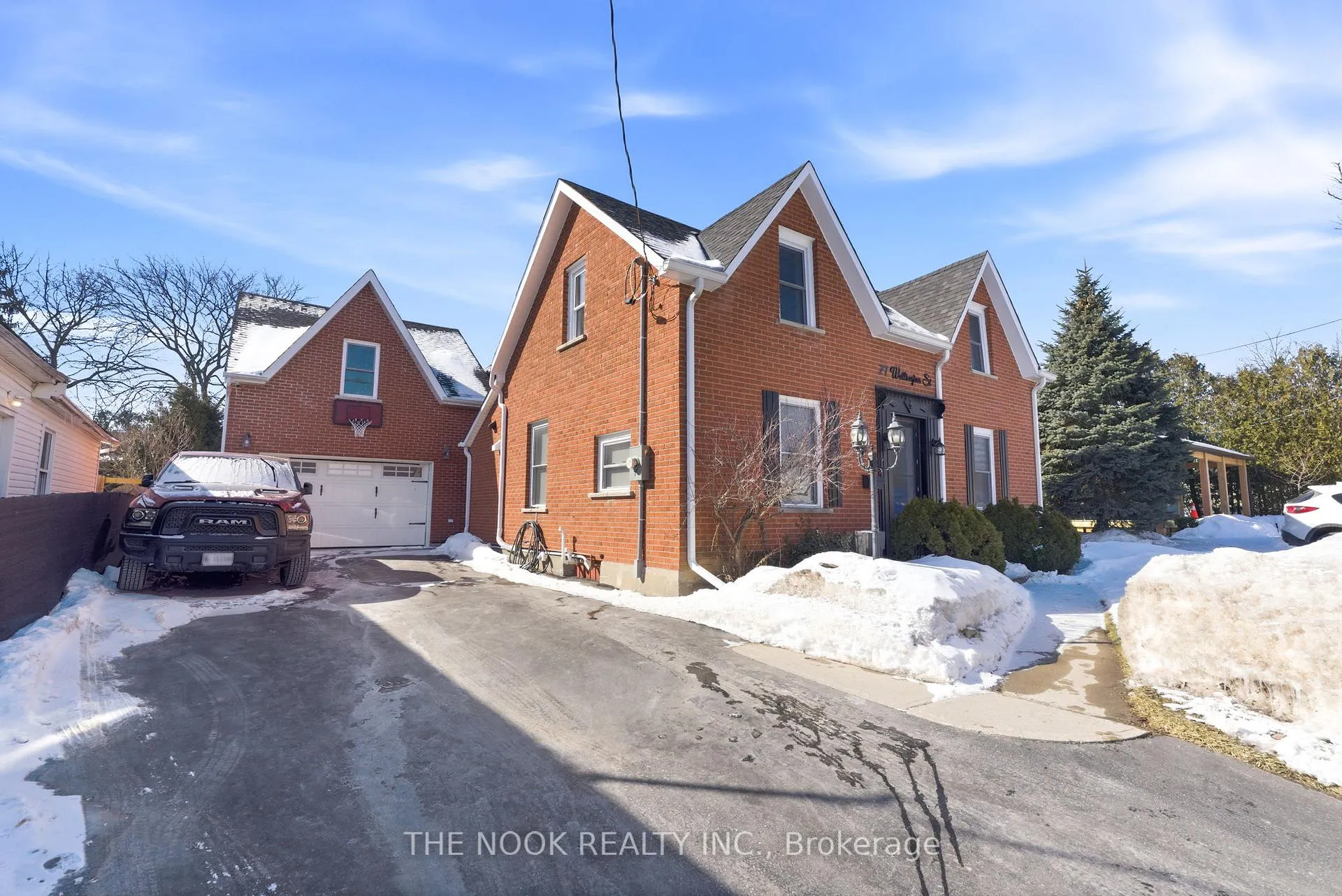Photo 2 of 71 Wellington Street, Clarington, Bowmanville — HOMEH