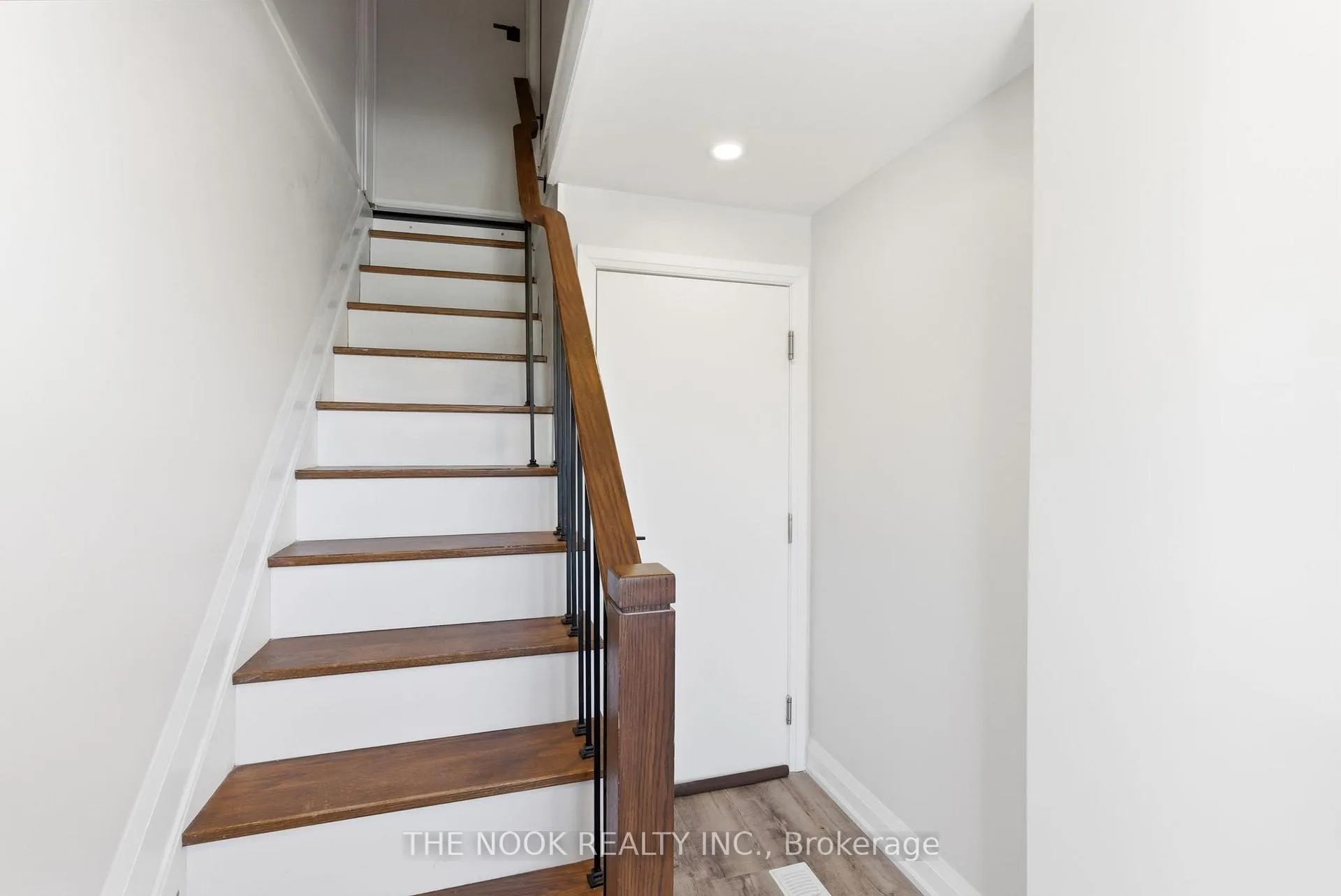 Photo 5 of 71 Wellington Street, Clarington, Bowmanville — HOMEH