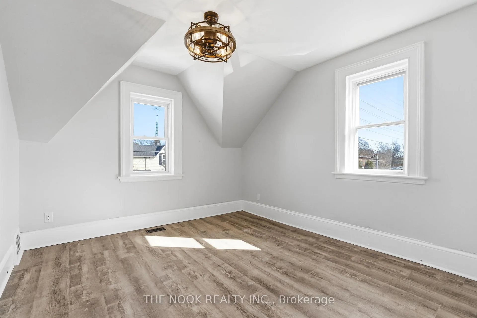 Photo 14 of 71 Wellington Street, Clarington, Bowmanville — HOMEH