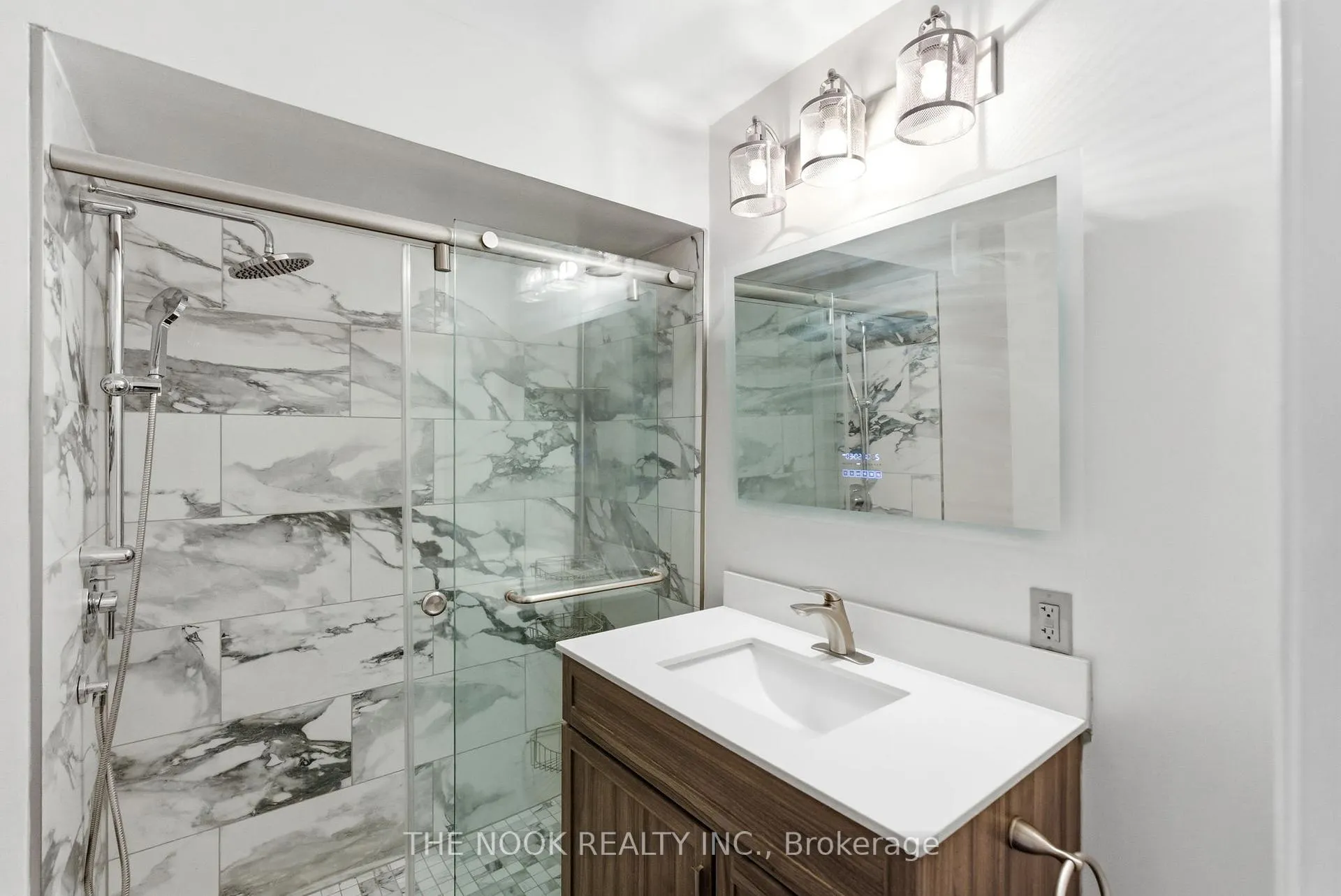 Photo 17 of 71 Wellington Street, Clarington, Bowmanville — HOMEH