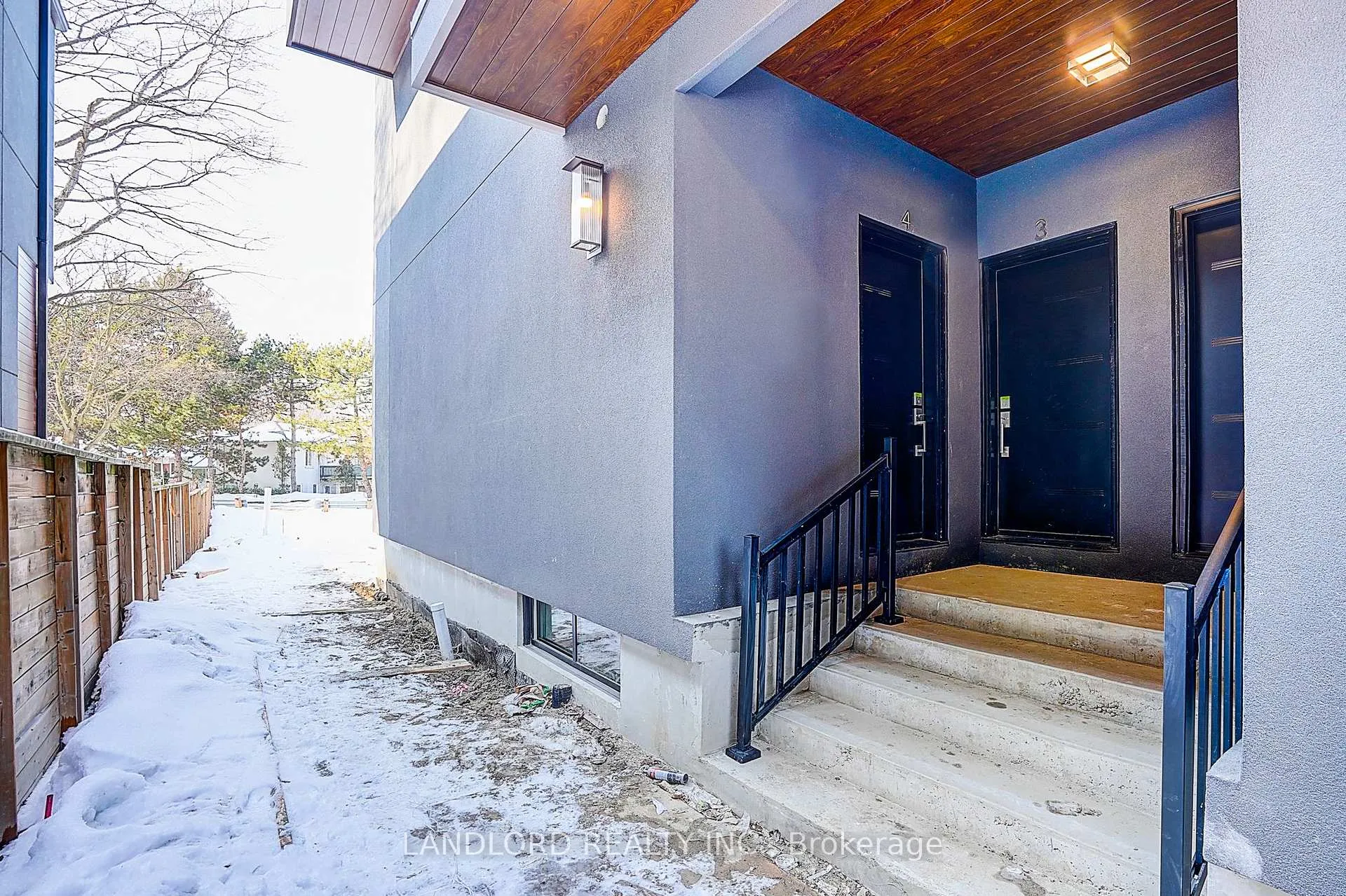 Photo 6 of Unit 3, 1146 Broadview Avenue, Toronto, Broadview North — HOMEH