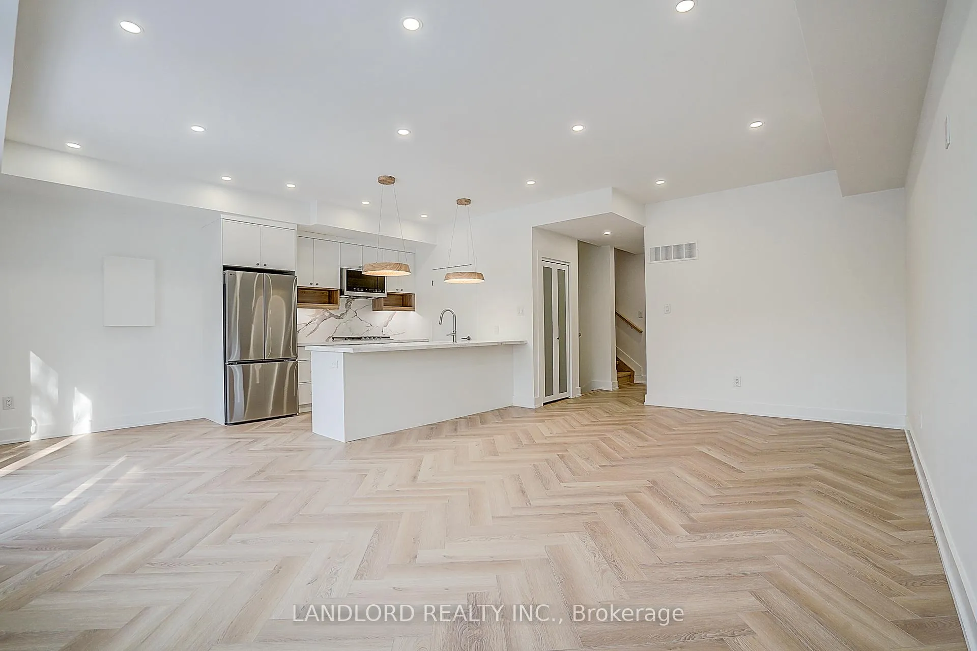 Photo 11 of Unit 3, 1146 Broadview Avenue, Toronto, Broadview North — HOMEH