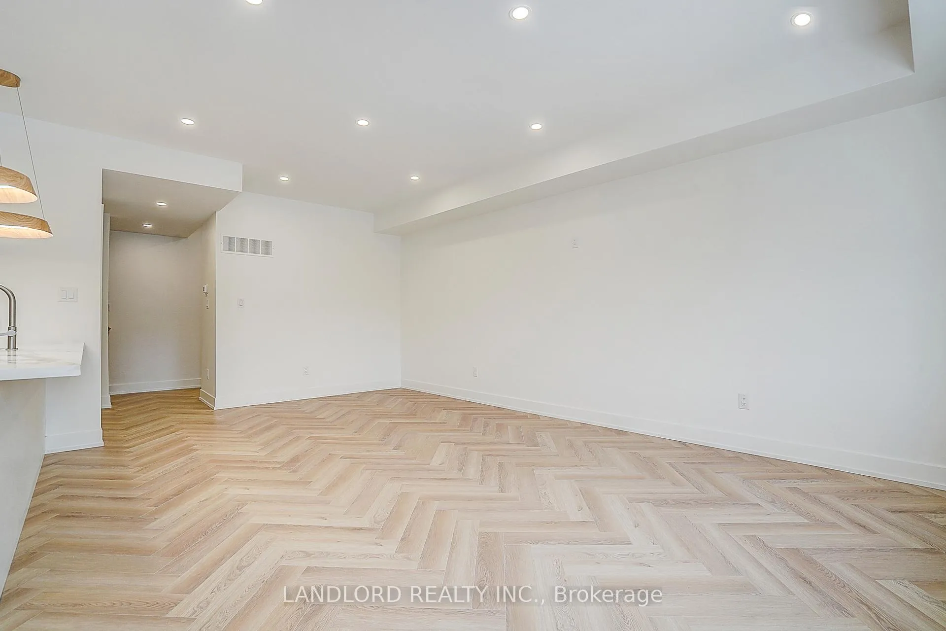 Photo 14 of Unit 3, 1146 Broadview Avenue, Toronto, Broadview North — HOMEH