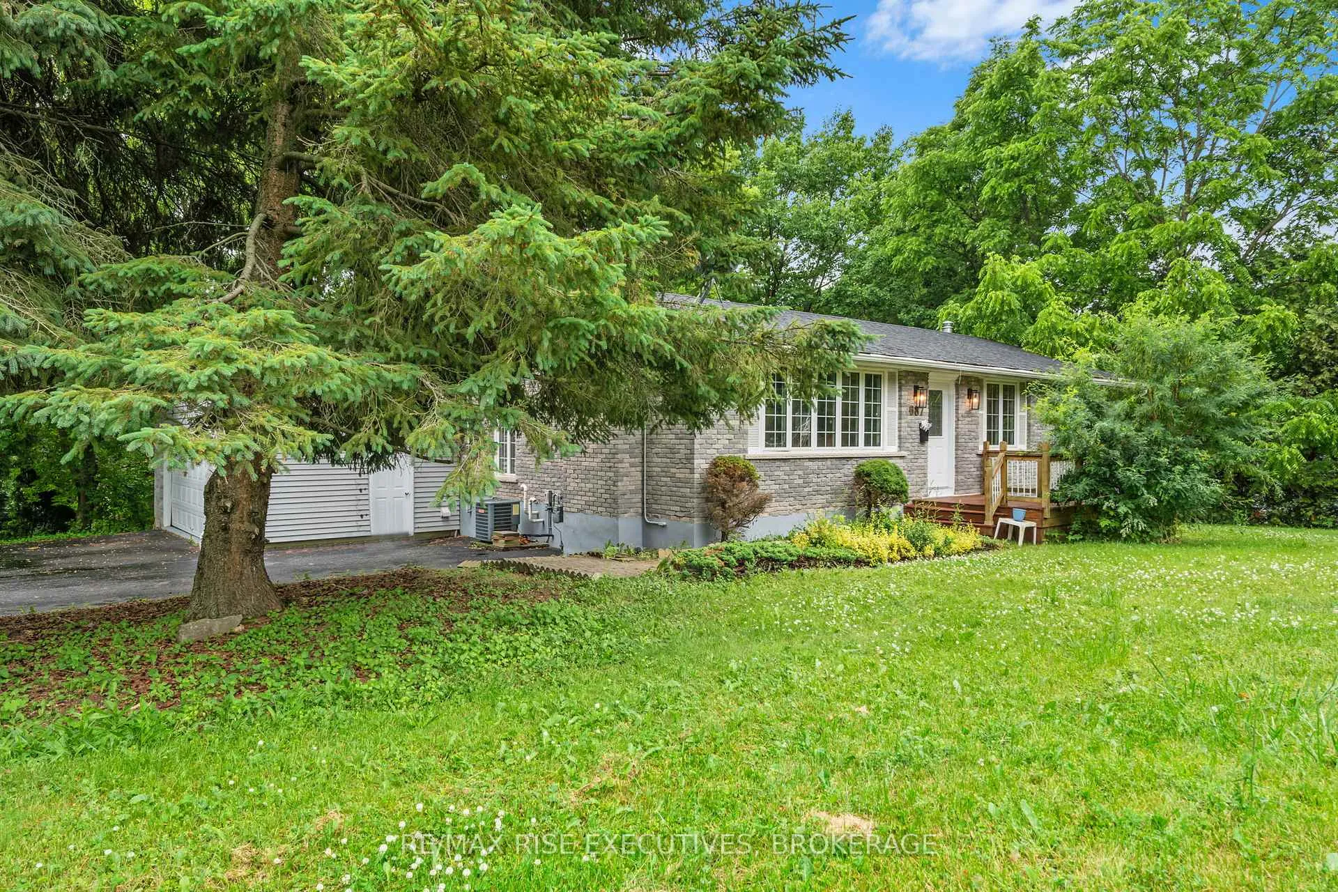 Photo 2 of 687 High Gate Park Drive, Kingston, South of Taylor-Kidd Blvd — HOMEH