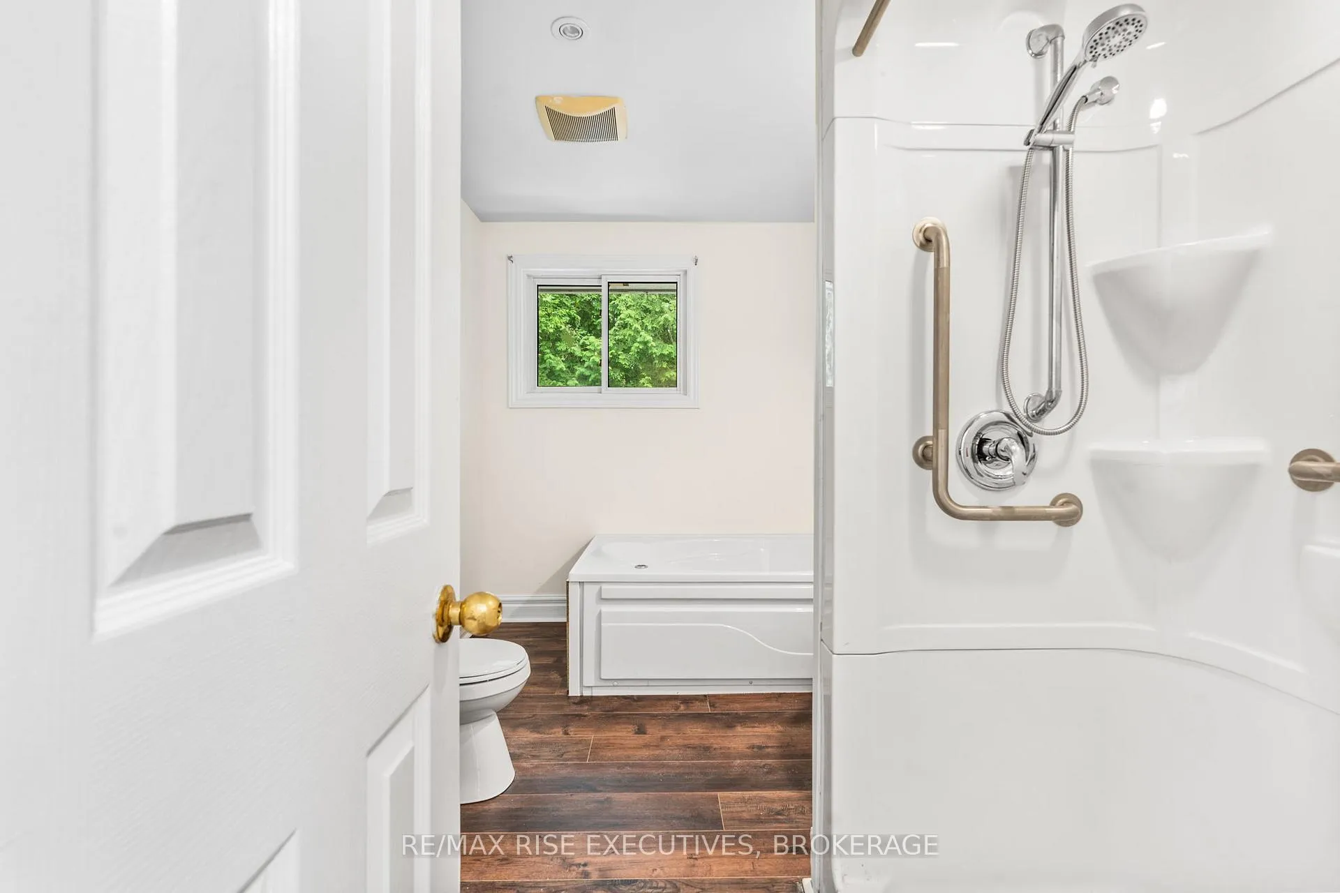 Photo 19 of 687 High Gate Park Drive, Kingston, South of Taylor-Kidd Blvd — HOMEH
