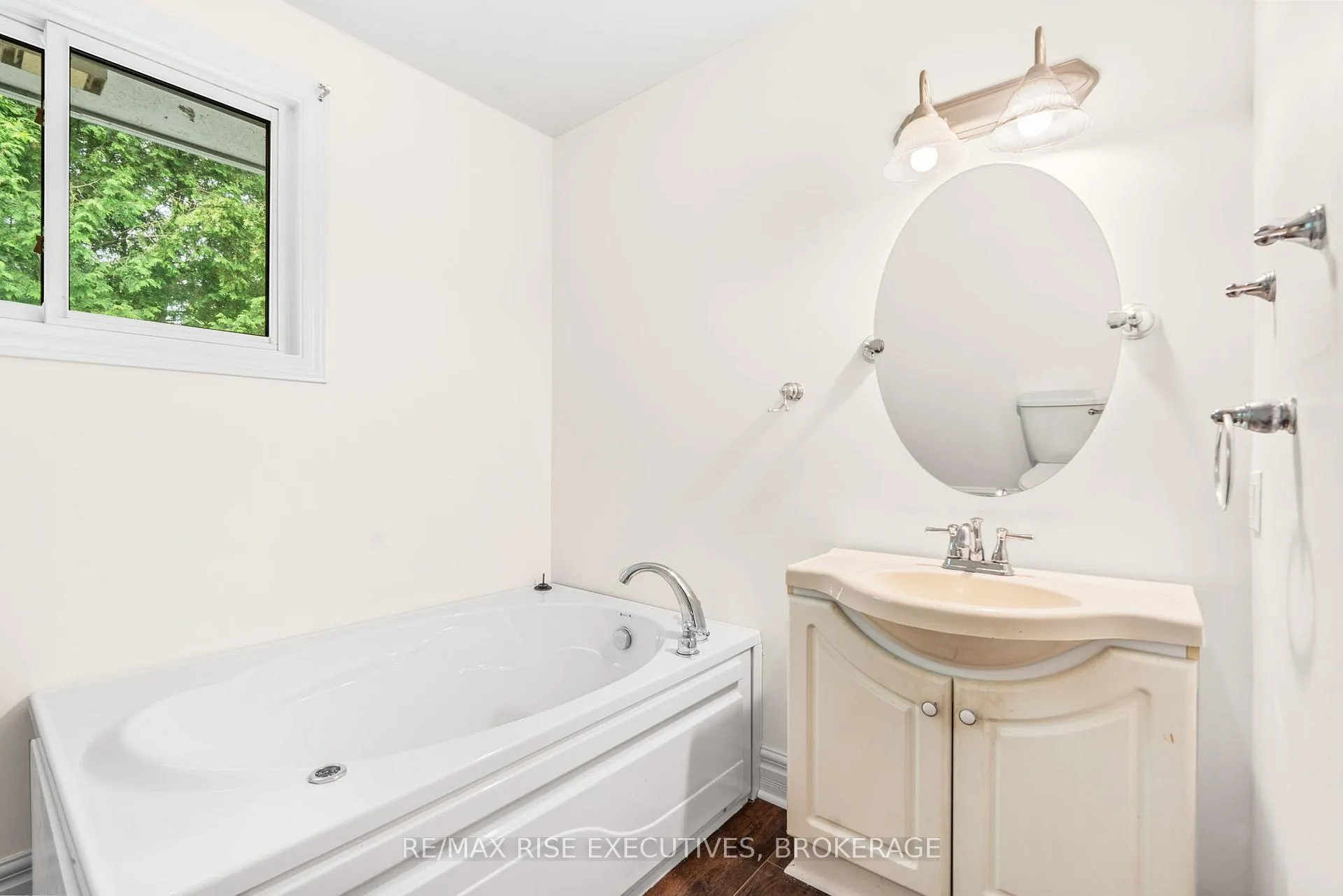 Photo 20 of 687 High Gate Park Drive, Kingston, South of Taylor-Kidd Blvd — HOMEH