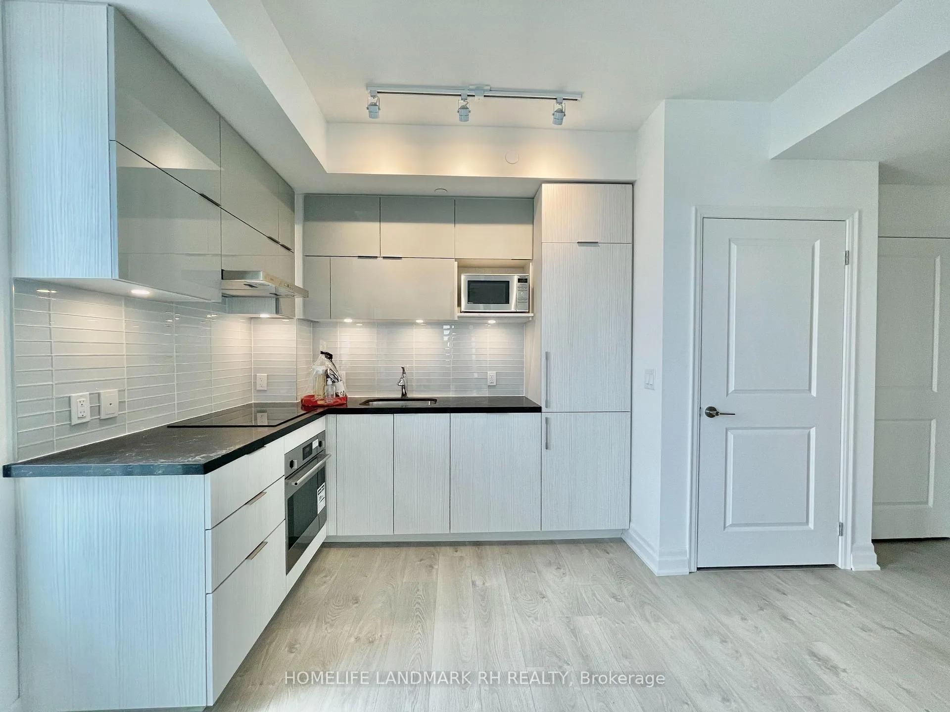 Photo 4 of Unit 1105, 8 Rouge Valley Drive, Markham, Unionville — HOMEH