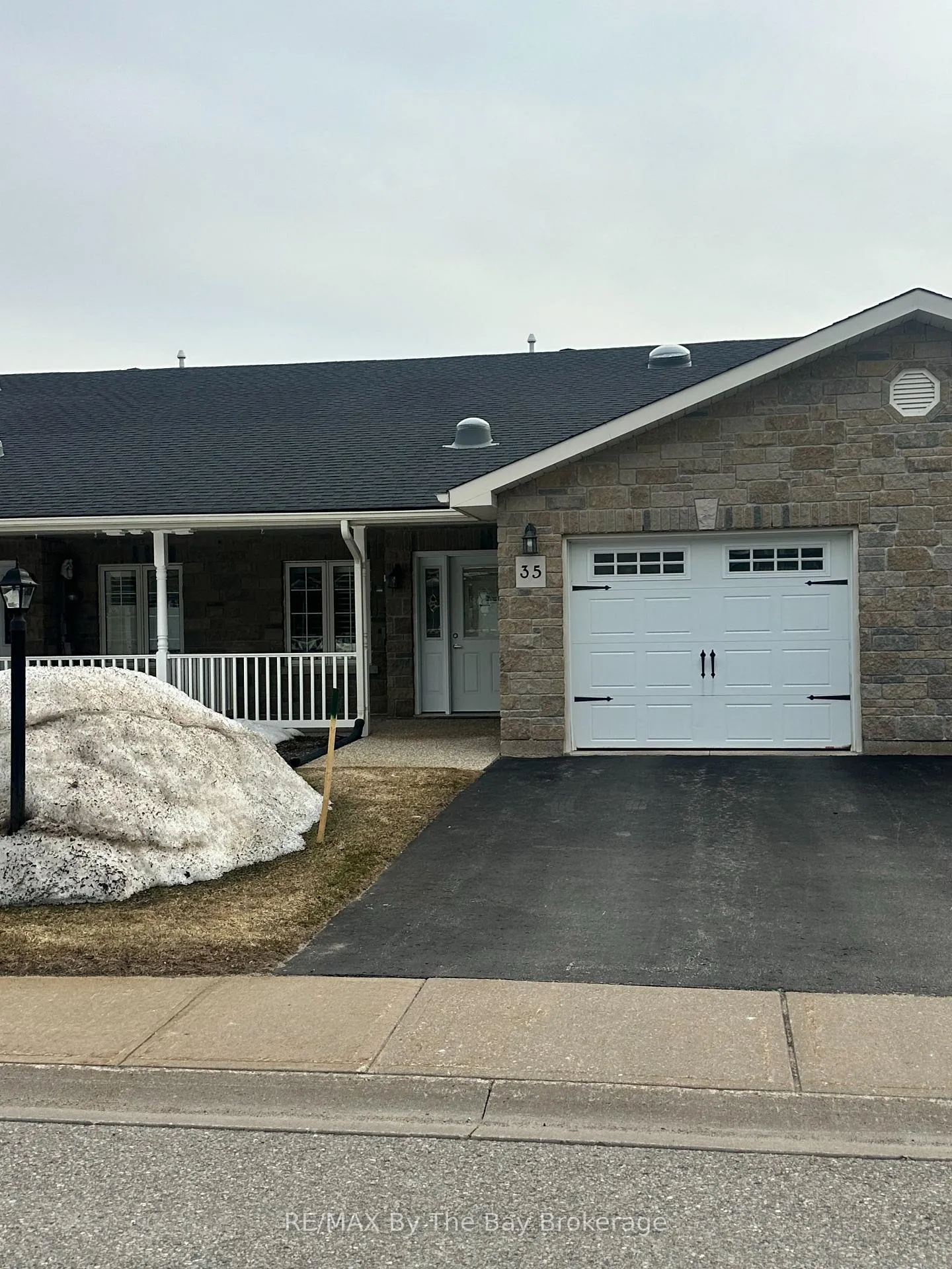 Photo 1 of 35 Garden Grove Crescent, Wasaga Beach — HOMEH
