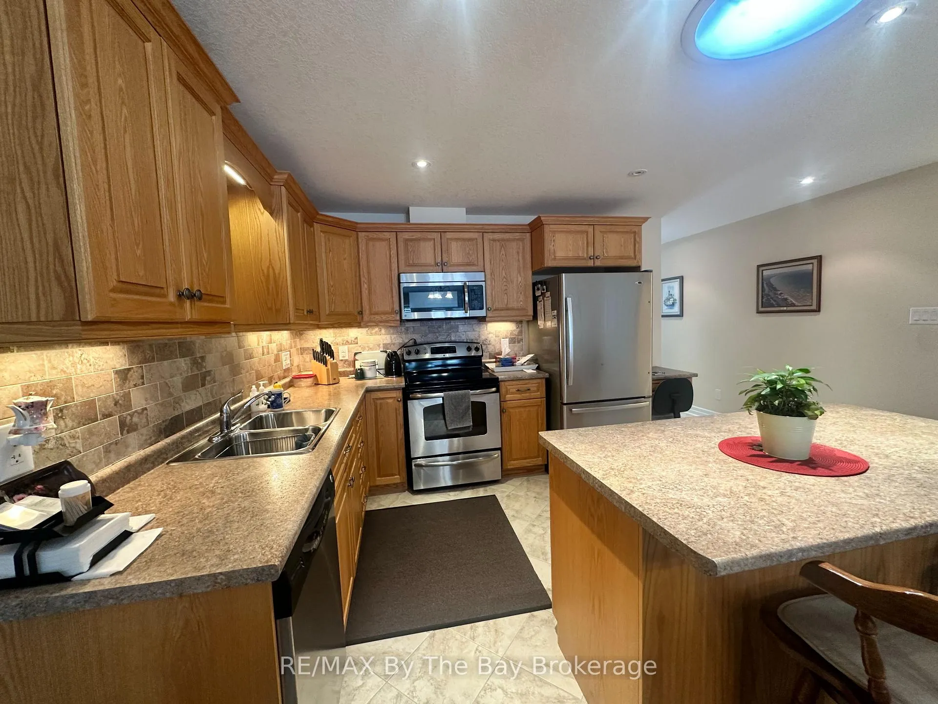 Photo 2 of 35 Garden Grove Crescent, Wasaga Beach — HOMEH