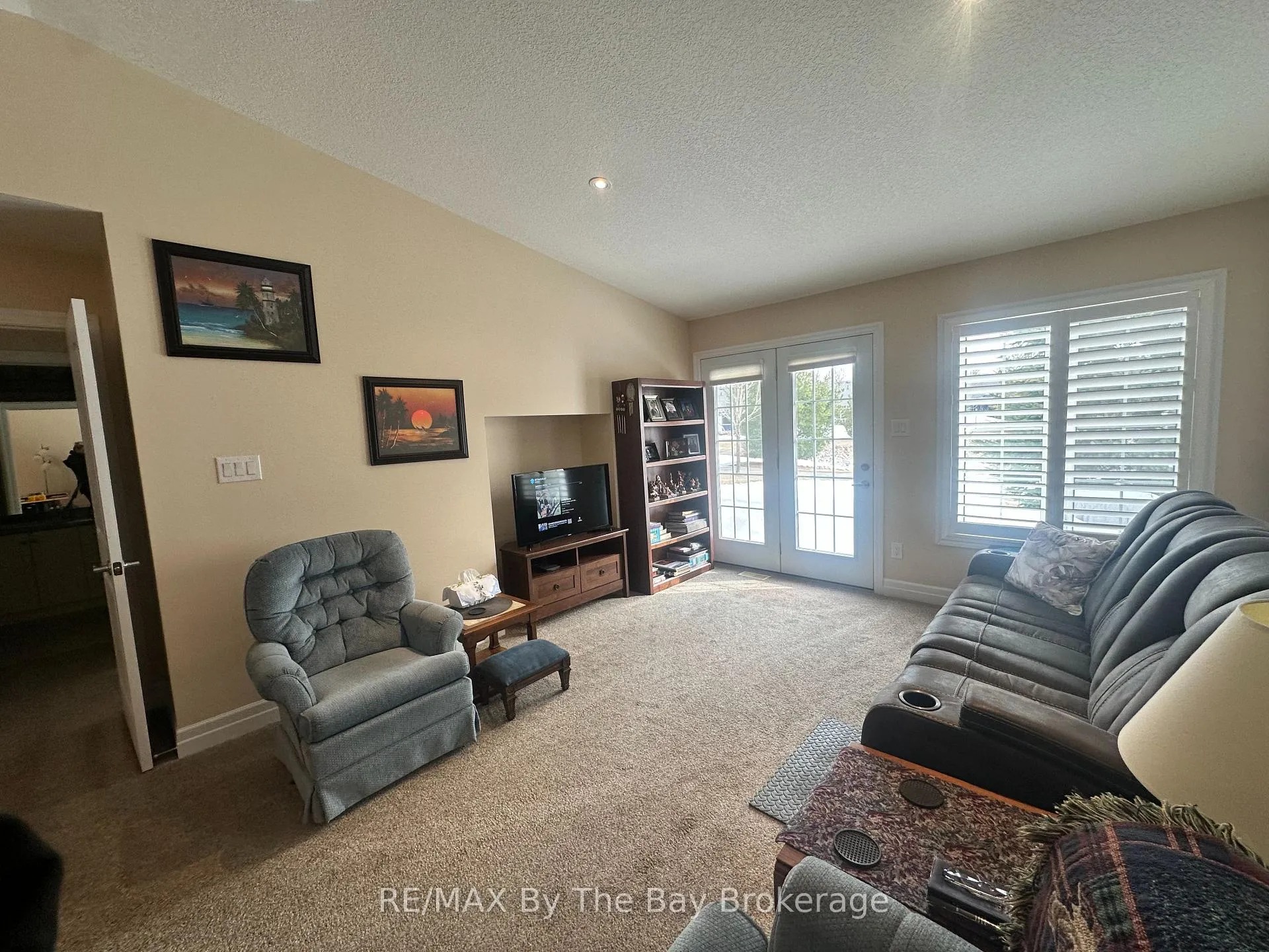 Photo 6 of 35 Garden Grove Crescent, Wasaga Beach — HOMEH