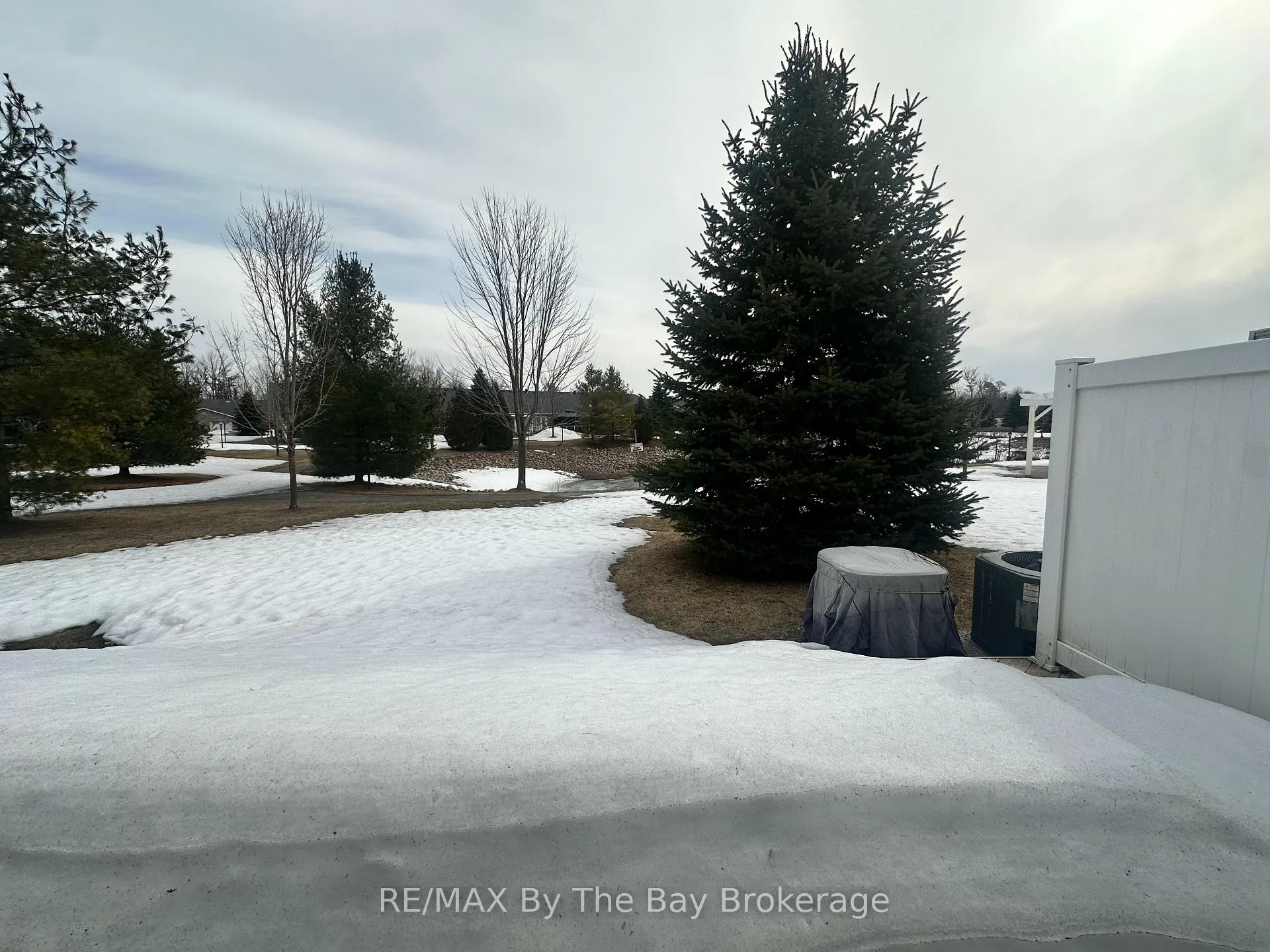 Photo 10 of 35 Garden Grove Crescent, Wasaga Beach — HOMEH