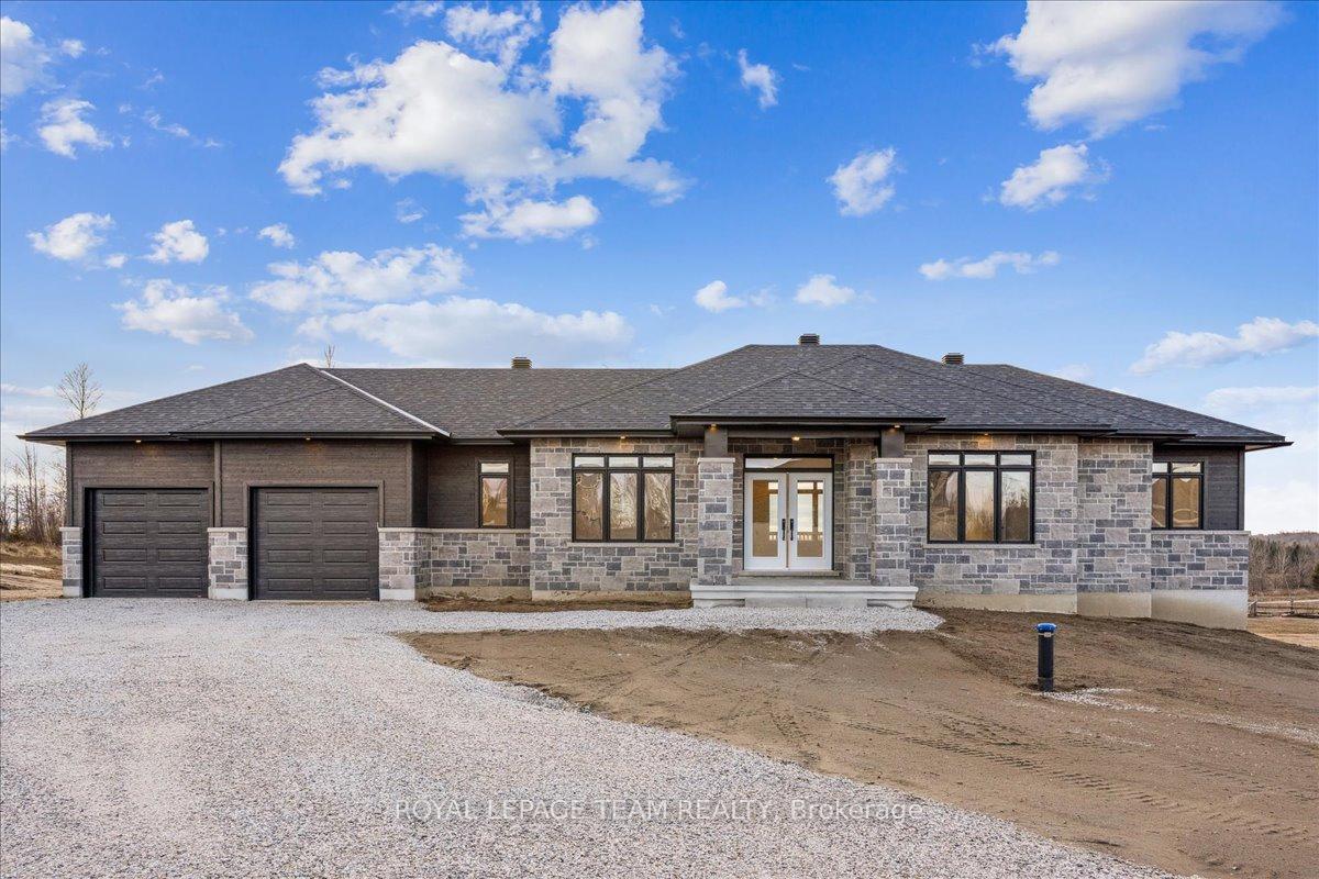 Photo 1 of 91 Hogan Drive, McNab/Braeside, Mcnab/Braeside Twps — HOMEH