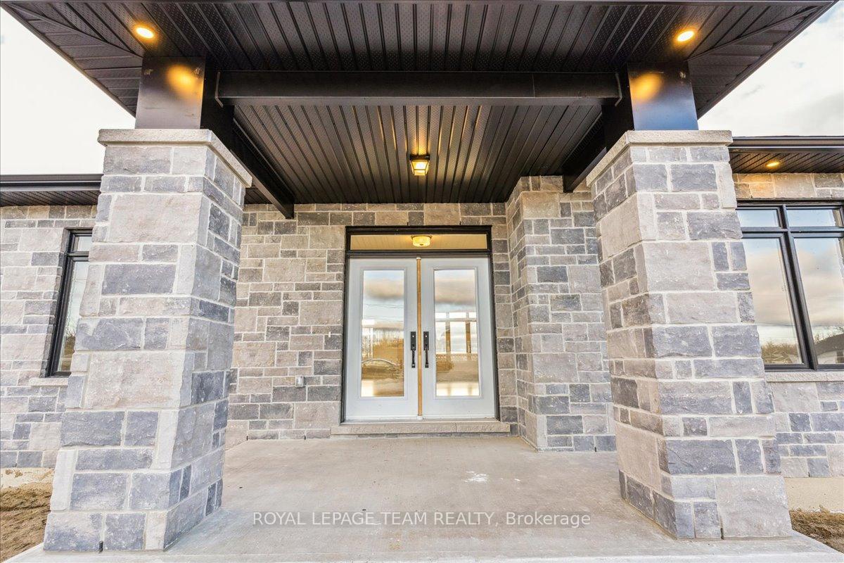 Photo 2 of 91 Hogan Drive, McNab/Braeside, Mcnab/Braeside Twps — HOMEH