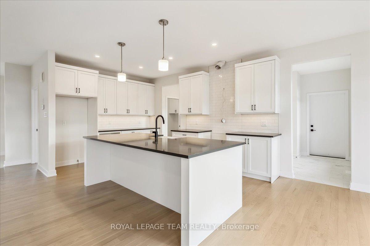 Photo 13 of 91 Hogan Drive, McNab/Braeside, Mcnab/Braeside Twps — HOMEH