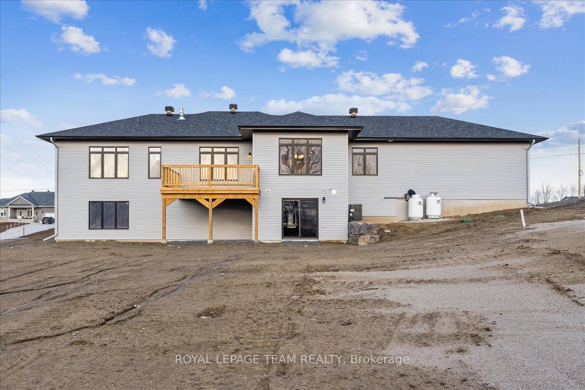 Photo 34 of 91 Hogan Drive, McNab/Braeside, Mcnab/Braeside Twps — HOMEH
