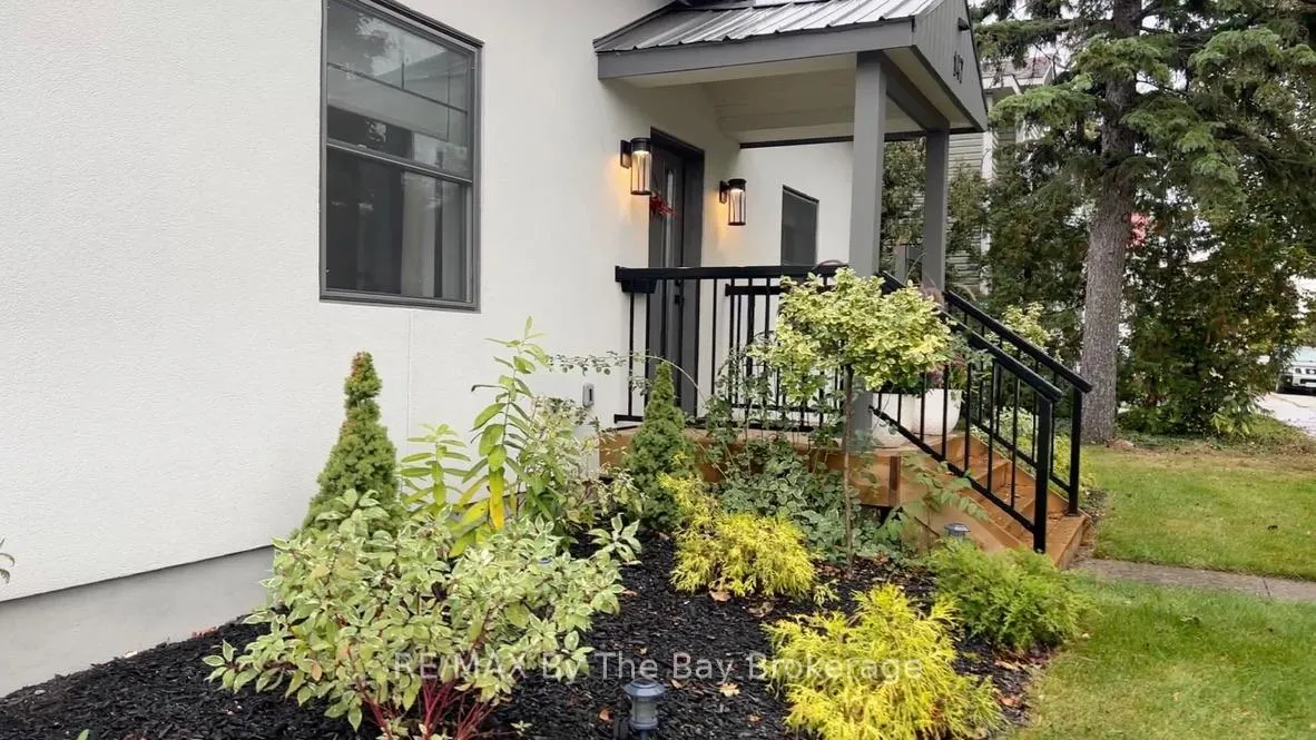 Photo 3 of 147 2nd Street, Collingwood — HOMEH
