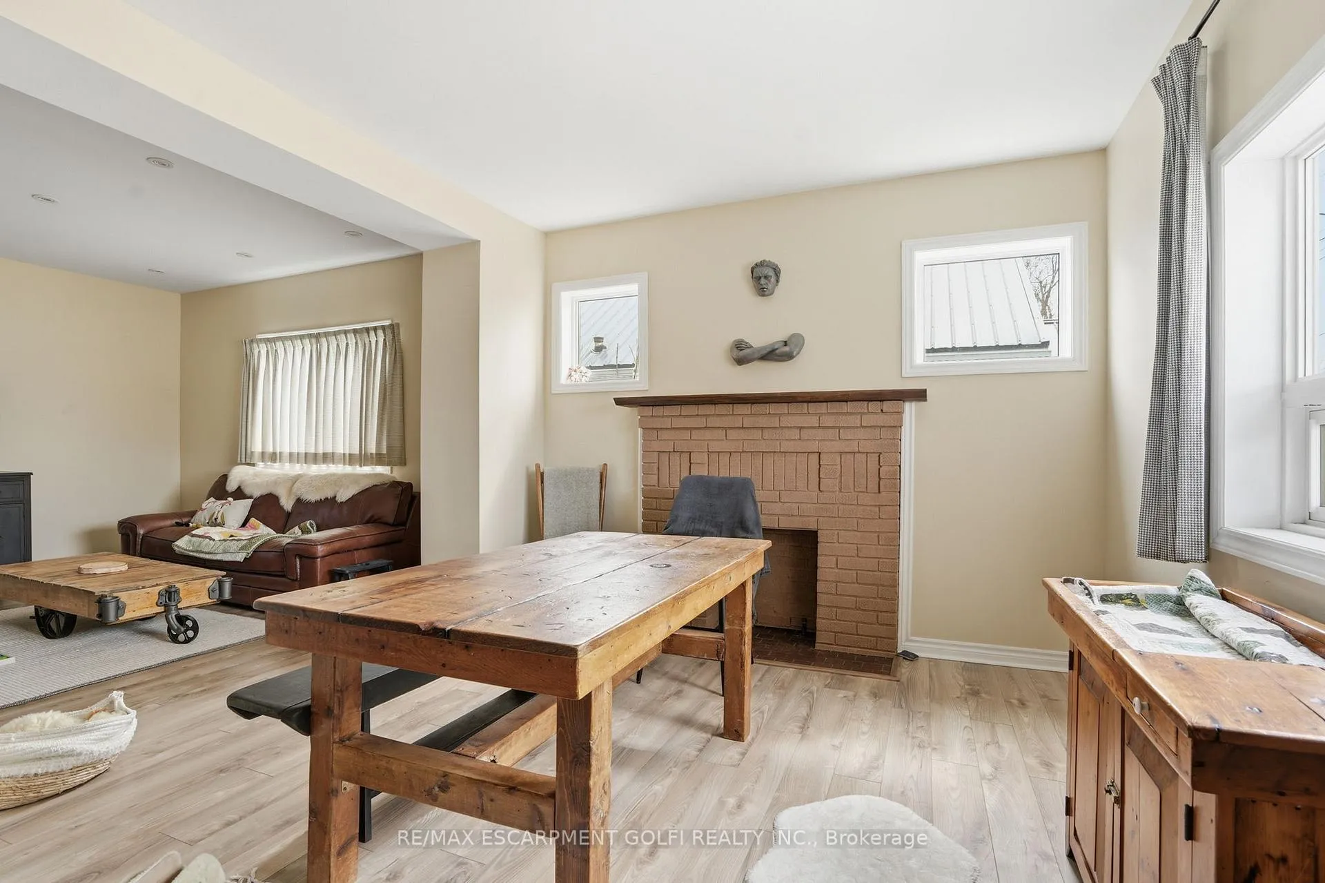 Photo 2 of 436 McAlpine Avenue N, Welland, Welland Downtown — HOMEH