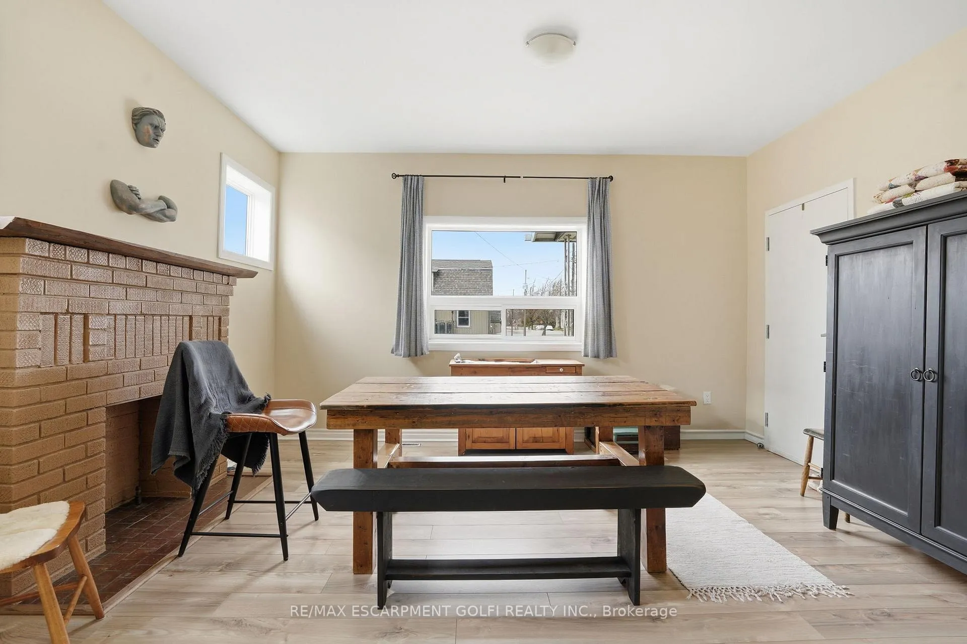 Photo 3 of 436 McAlpine Avenue N, Welland, Welland Downtown — HOMEH