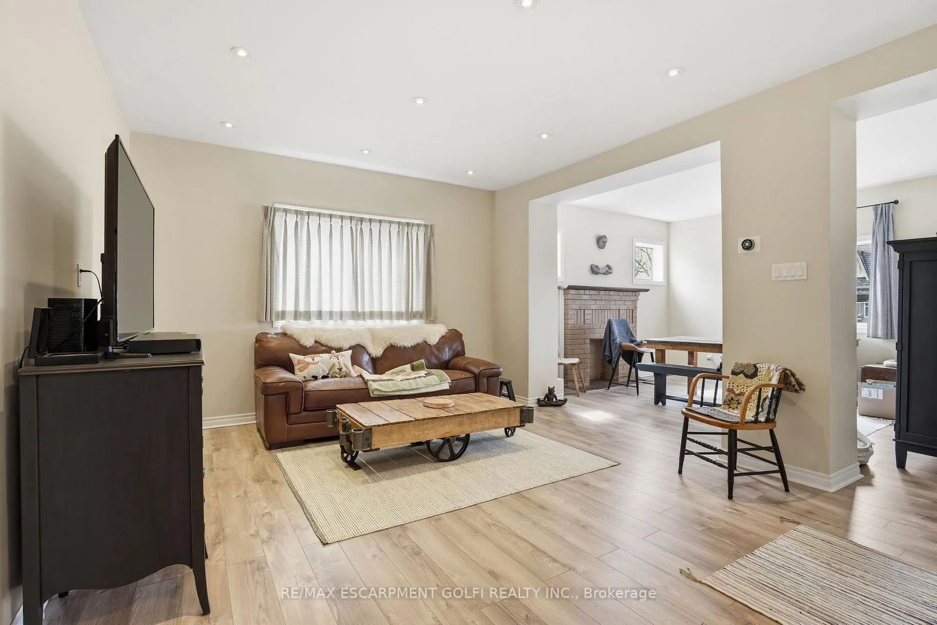 Photo 4 of 436 McAlpine Avenue N, Welland, Welland Downtown — HOMEH