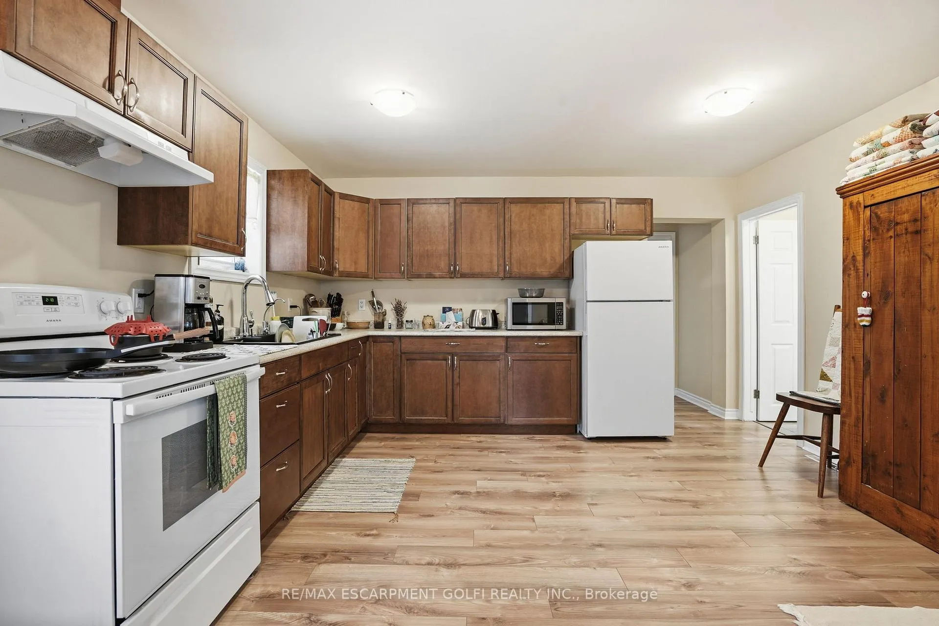 Photo 5 of 436 McAlpine Avenue N, Welland, Welland Downtown — HOMEH