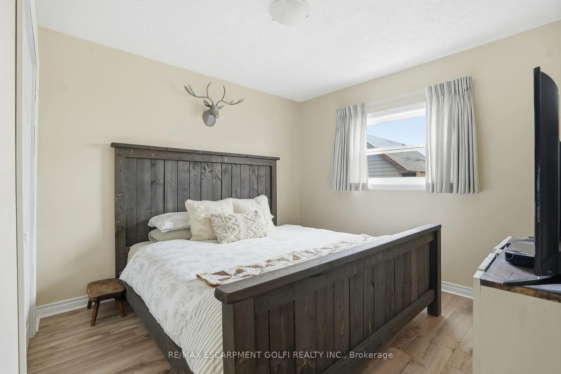 Photo 8 of 436 McAlpine Avenue N, Welland, Welland Downtown — HOMEH