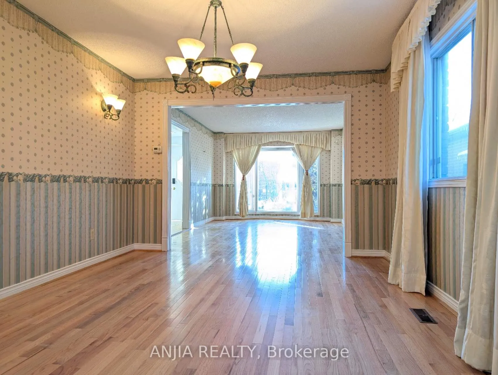 Photo 2 of 50 Summerdale Drive, Markham, Thornlea — HOMEH