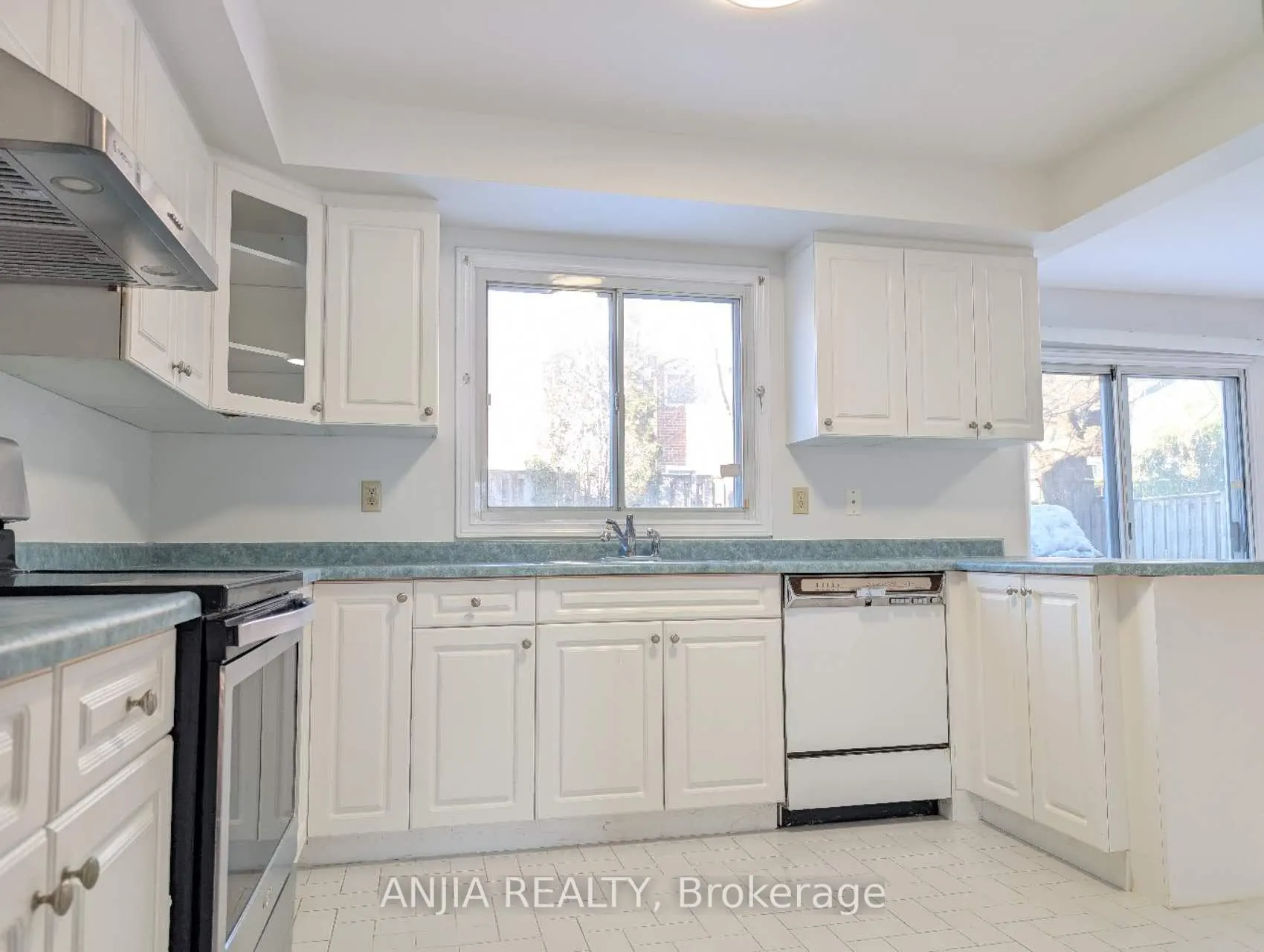 Photo 3 of 50 Summerdale Drive, Markham, Thornlea — HOMEH