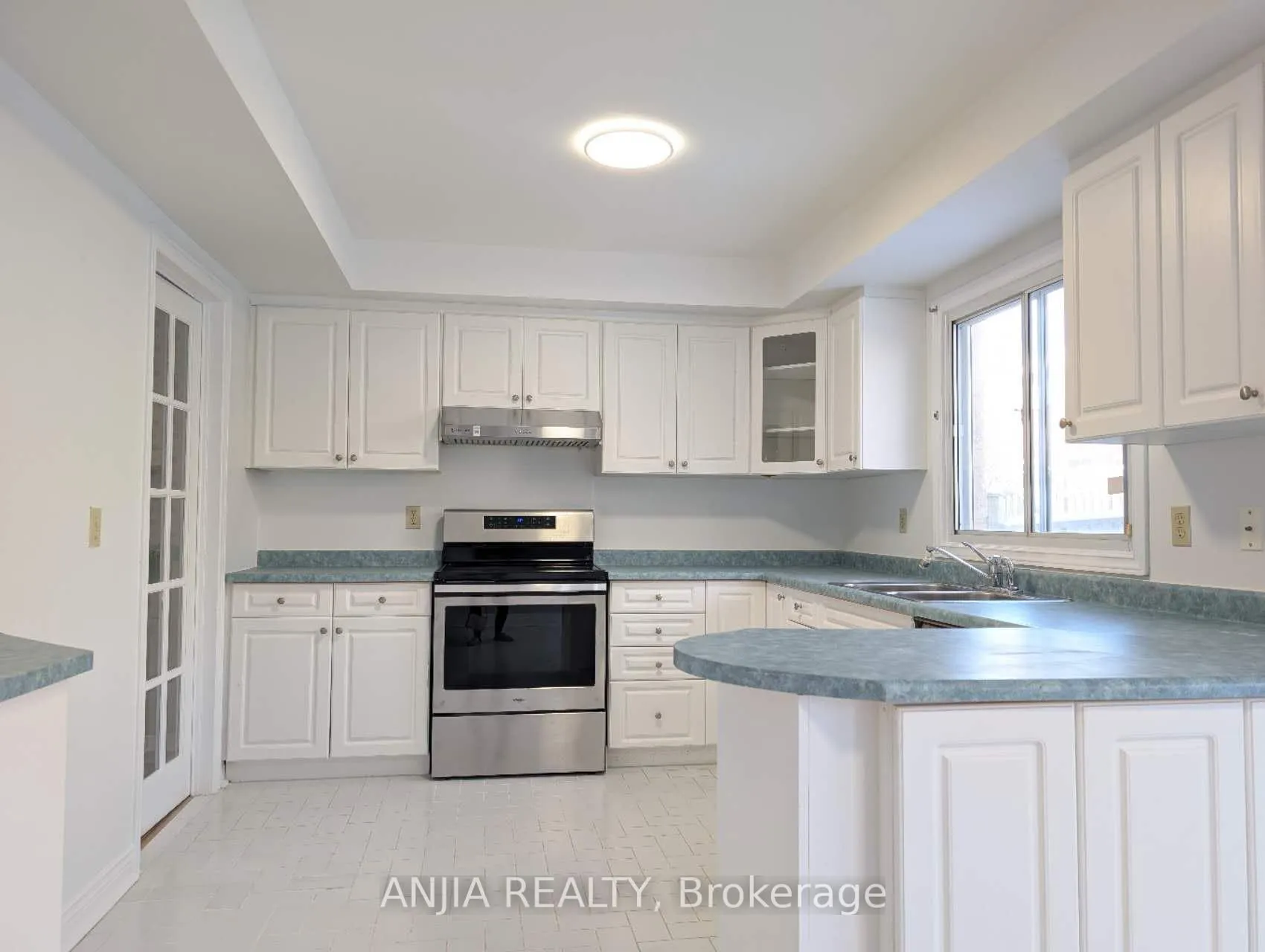 Photo 4 of 50 Summerdale Drive, Markham, Thornlea — HOMEH