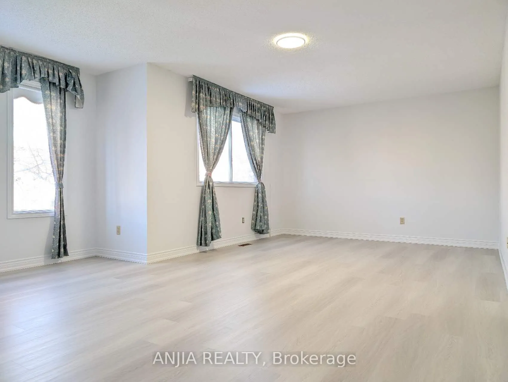 Photo 9 of 50 Summerdale Drive, Markham, Thornlea — HOMEH