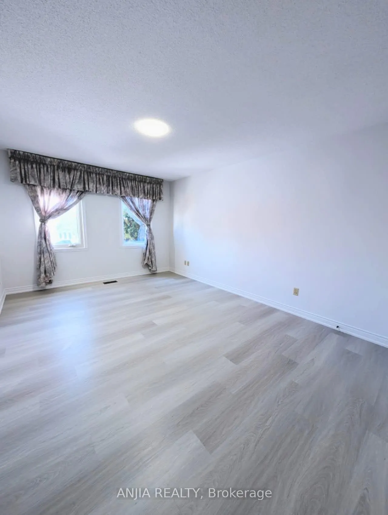 Photo 15 of 50 Summerdale Drive, Markham, Thornlea — HOMEH