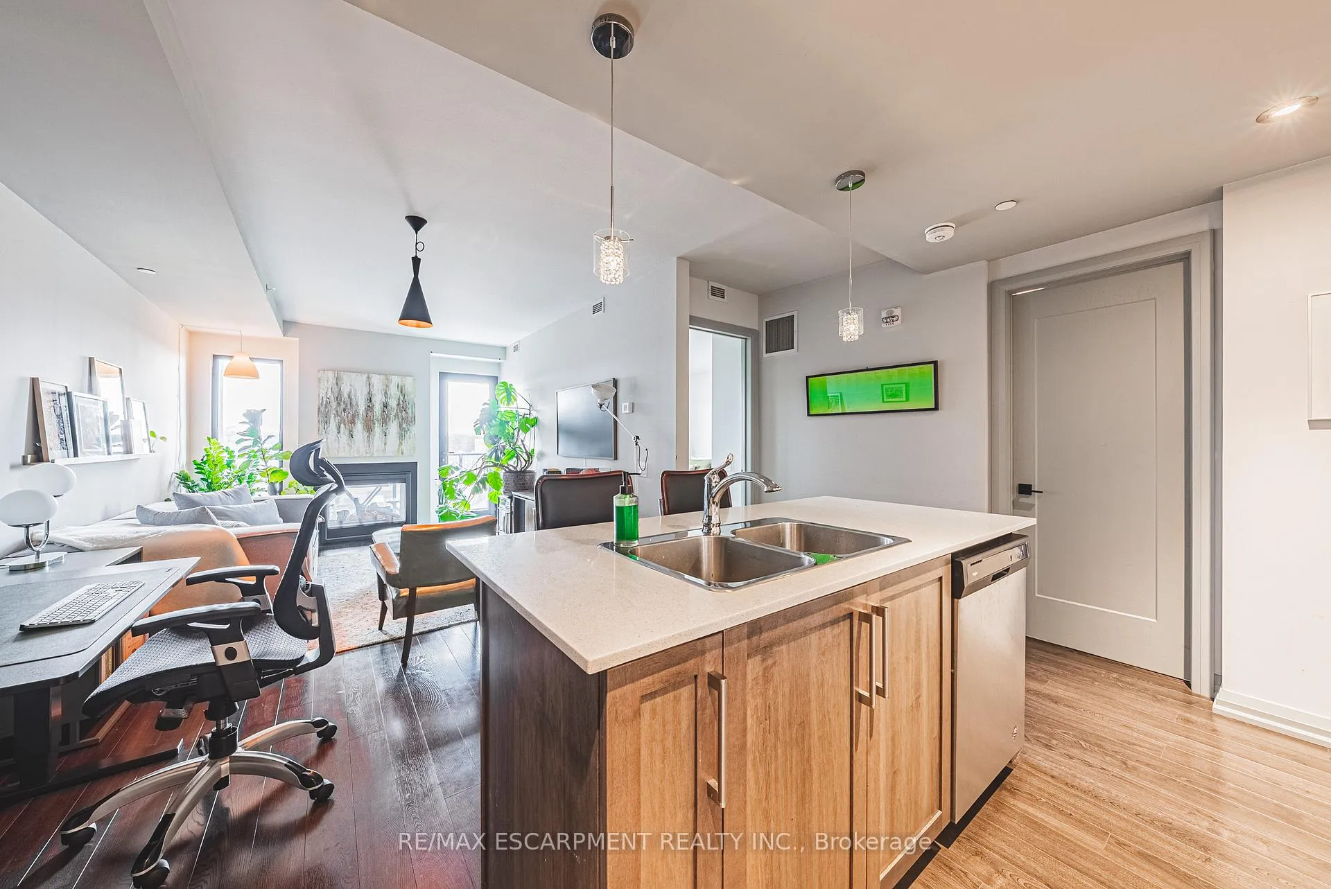 Photo 8 of Unit 503, 181 James Street N, Hamilton, Strathcona — HOMEH