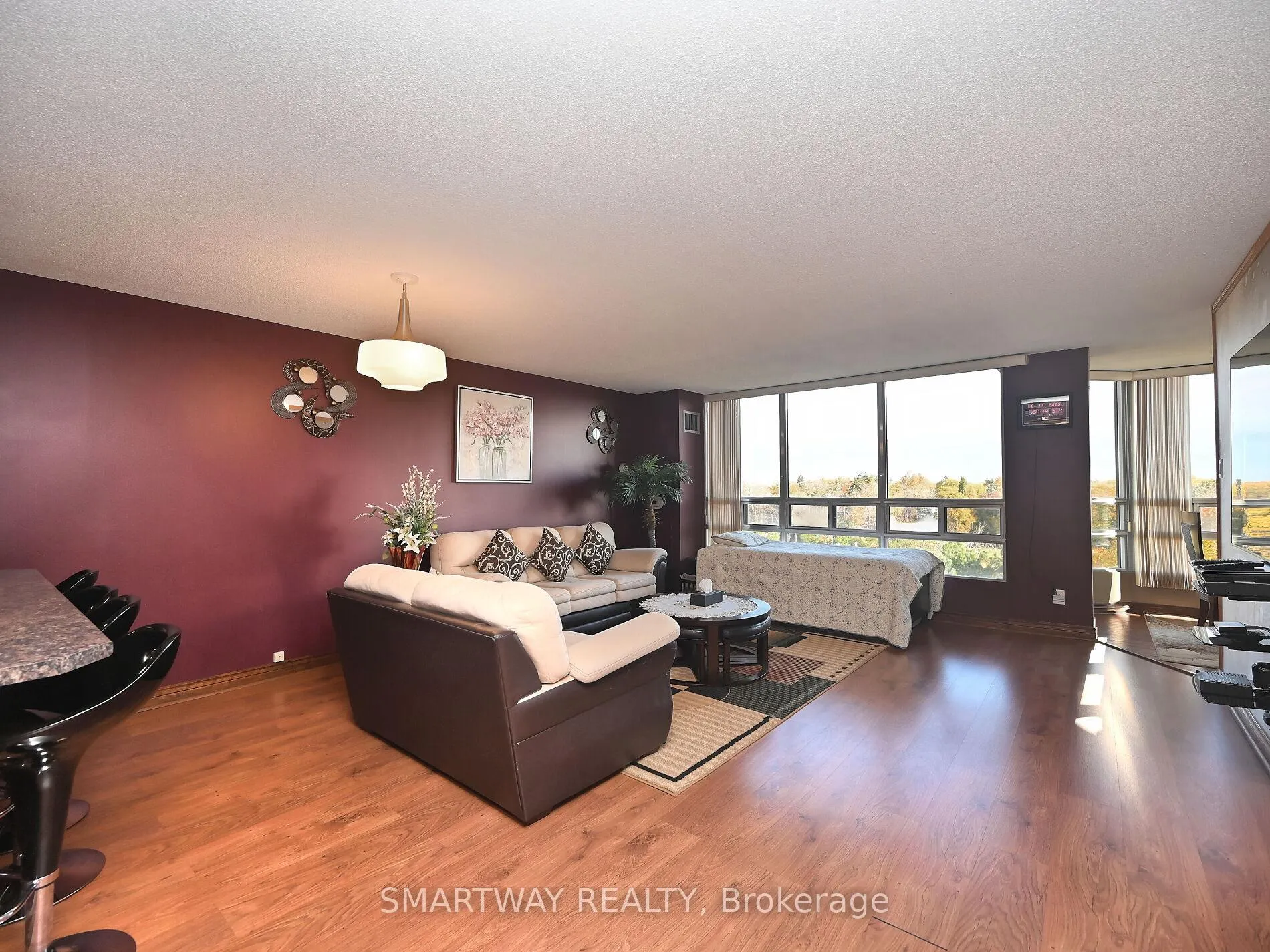 Photo 4 of Unit 512, 320 Mill Street S, Brampton, Brampton South — HOMEH