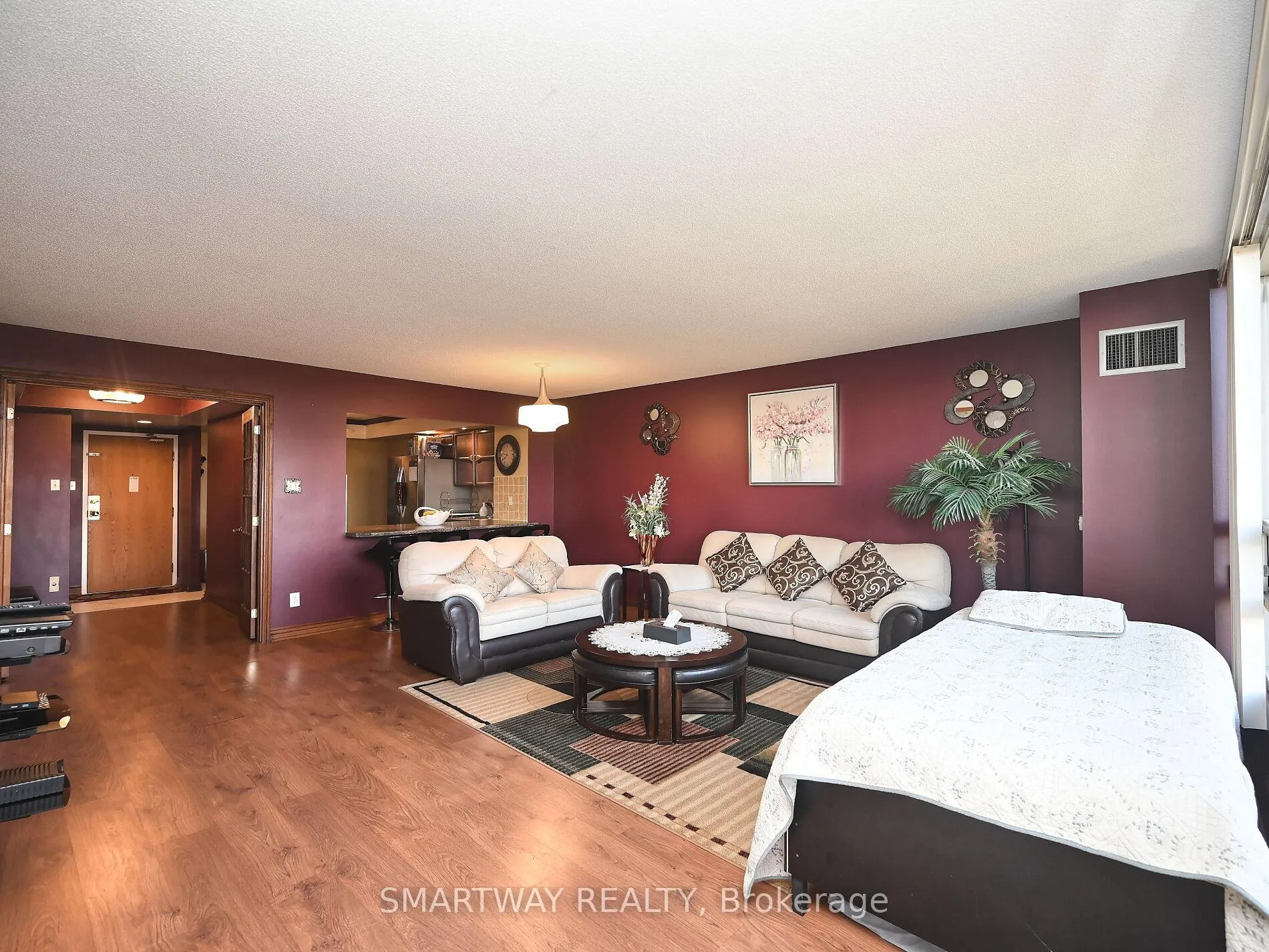 Photo 5 of Unit 512, 320 Mill Street S, Brampton, Brampton South — HOMEH