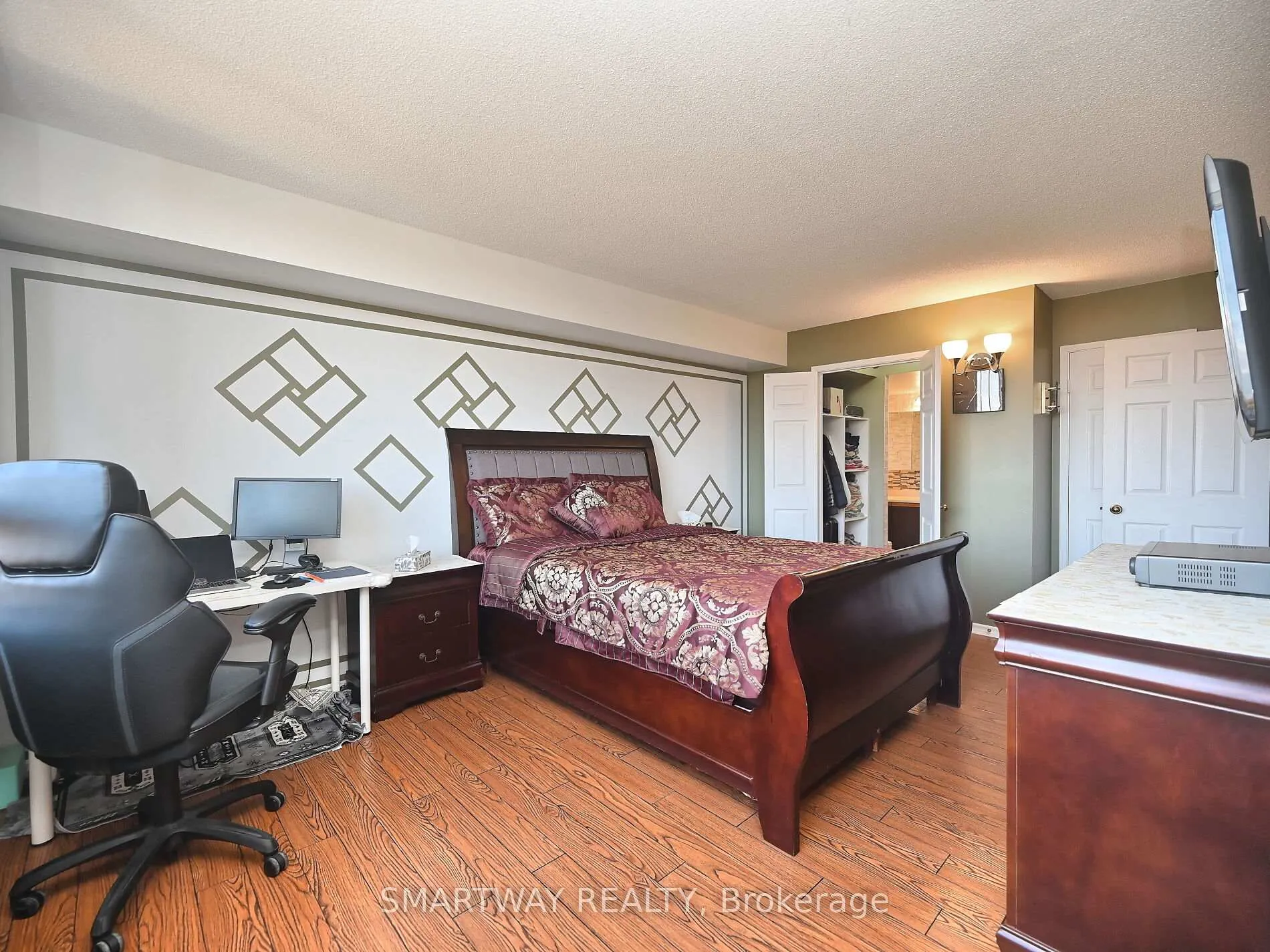 Photo 17 of Unit 512, 320 Mill Street S, Brampton, Brampton South — HOMEH