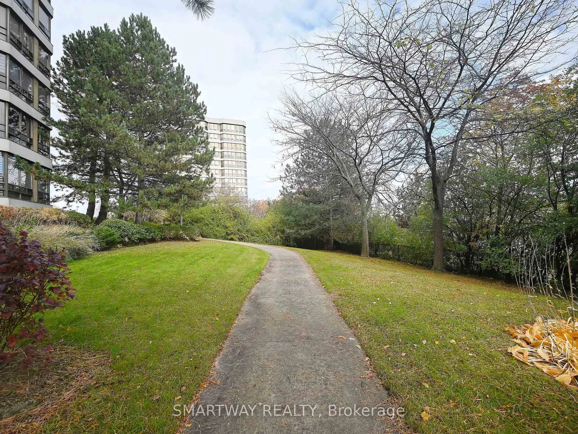 Photo 38 of Unit 512, 320 Mill Street S, Brampton, Brampton South — HOMEH