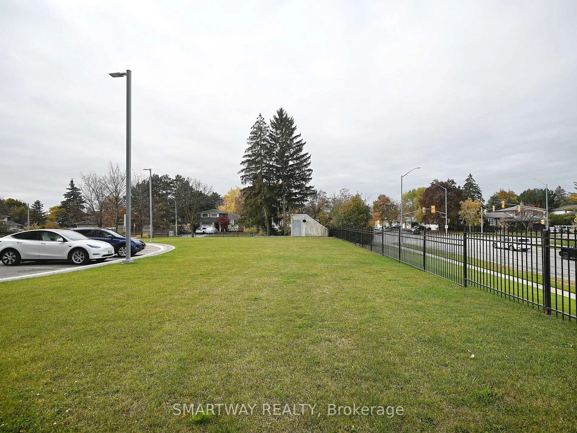 Photo 39 of Unit 512, 320 Mill Street S, Brampton, Brampton South — HOMEH