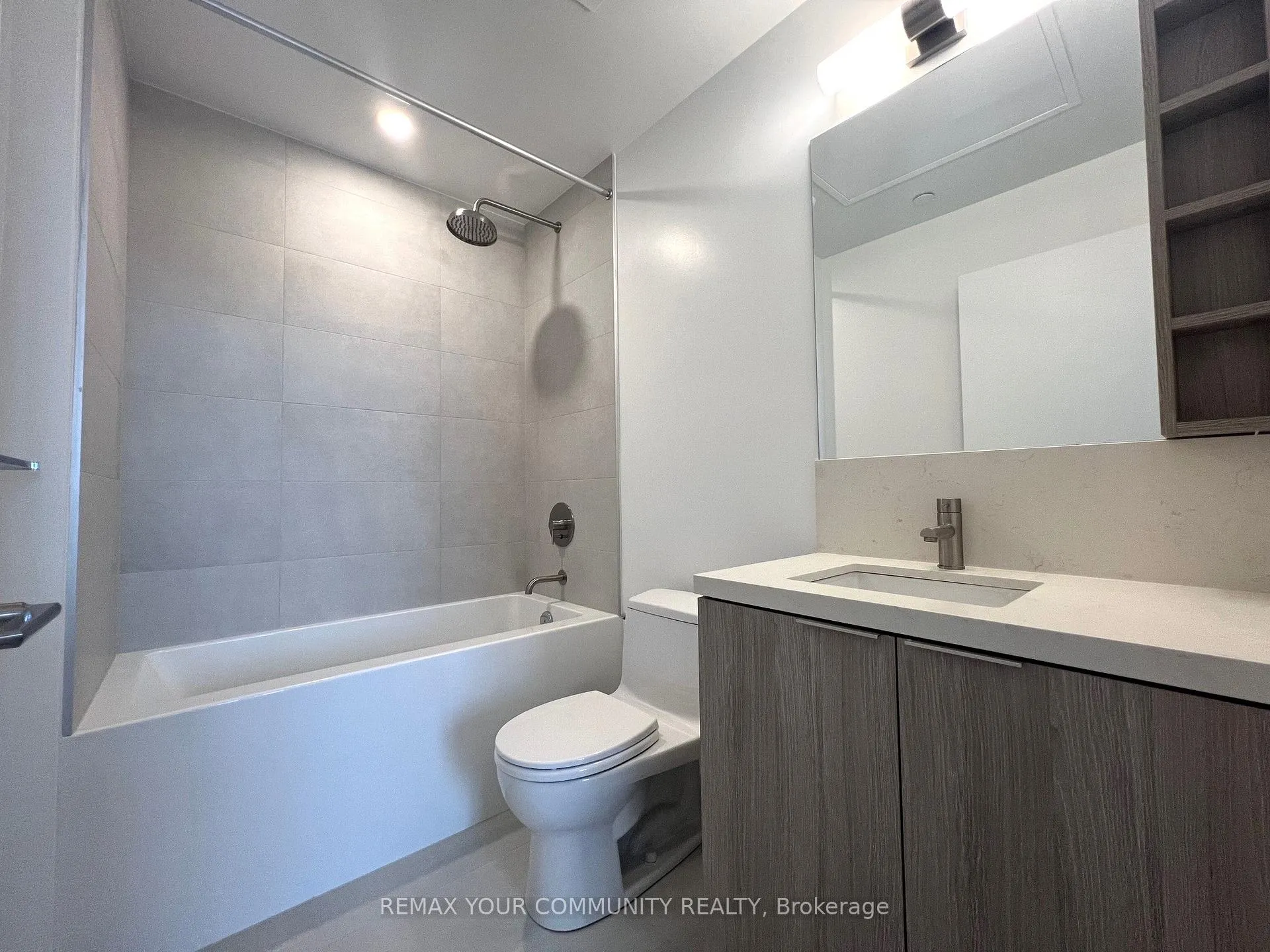 Photo 4 of Unit 1016, 2020 Bathurst Street, Toronto, Humewood-Cedarvale — HOMEH