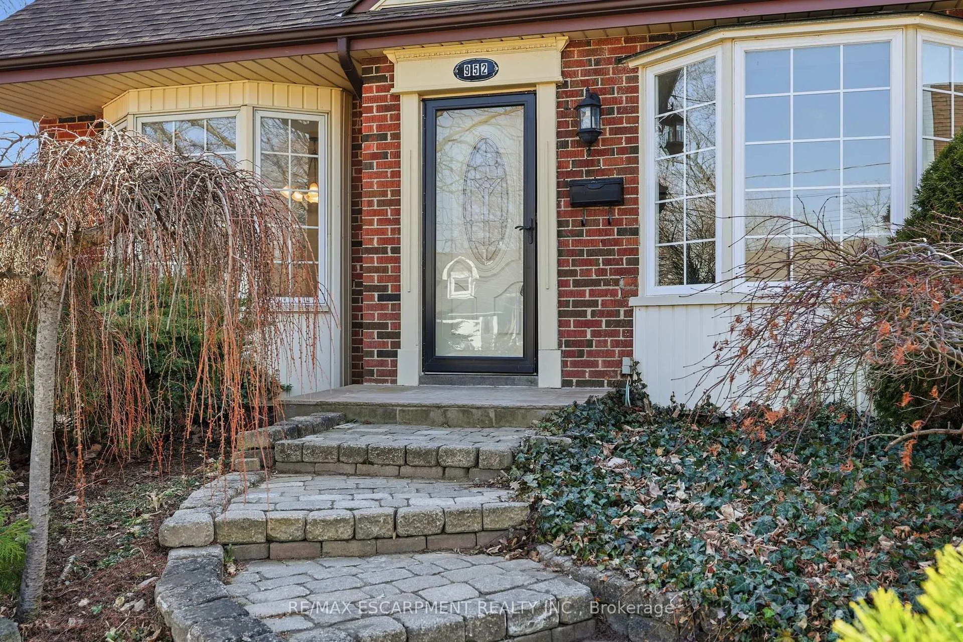 Photo 4 of 952 Danforth Avenue, Burlington, Bayview — HOMEH